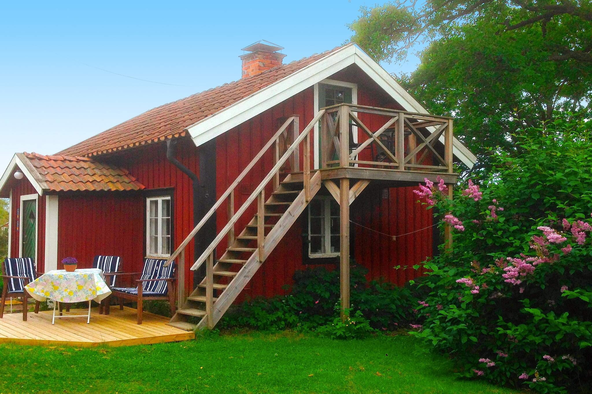 Internet Access DSL, Kitchen(cooker(electric), hood, coffee machine, microwave, fridge(+ freezer), high chair, water from well), Living/bed room(double folding bed, TV(swedish TV channels)), bathroom(floor heating)(washbasin, shower, toilet), 4x single bed, balcony, heating(electric), terrace(garden furniture, BBQ), garden, parking