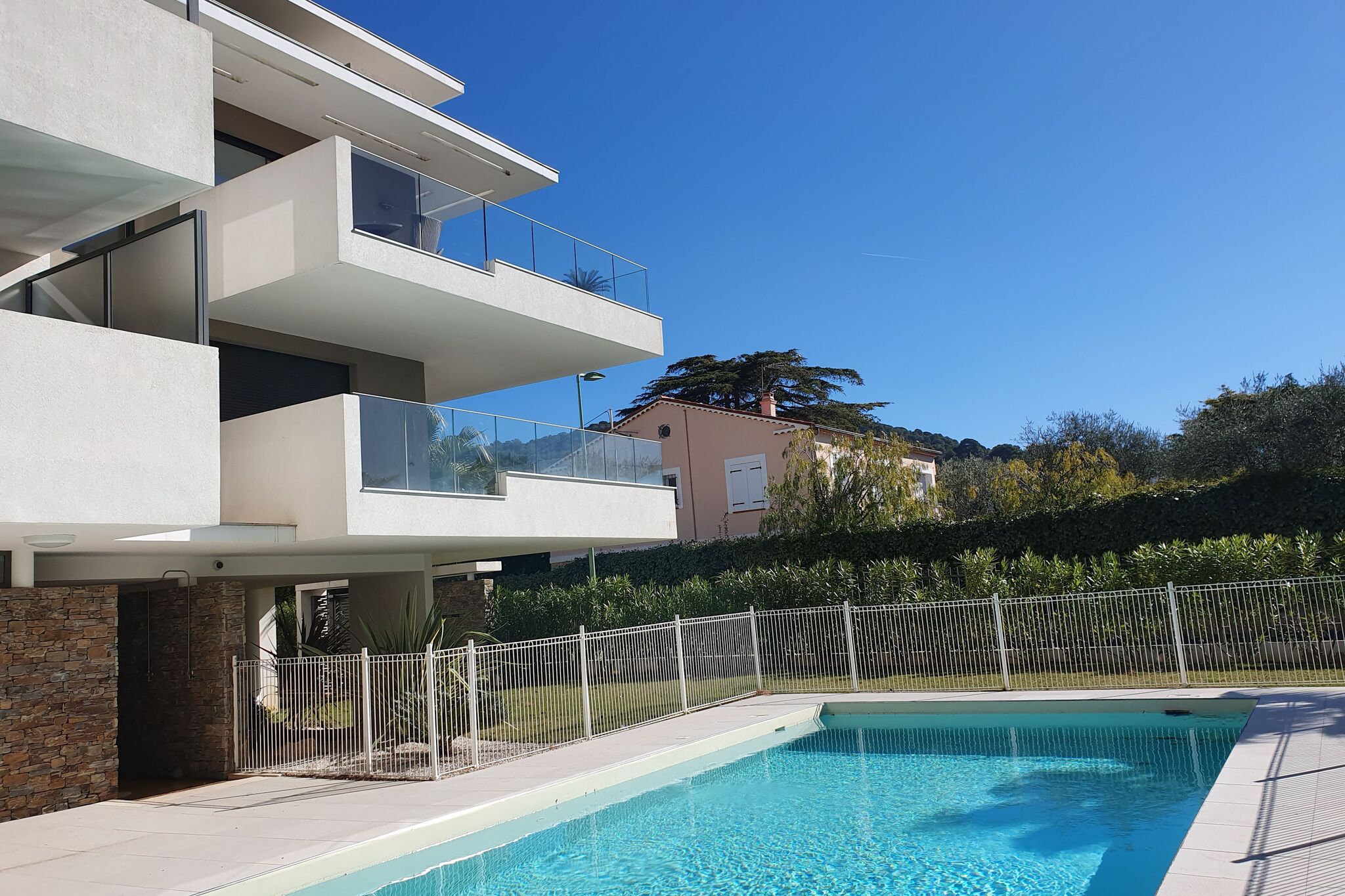 Comfortabel appartement vlak bij Cannes met terras