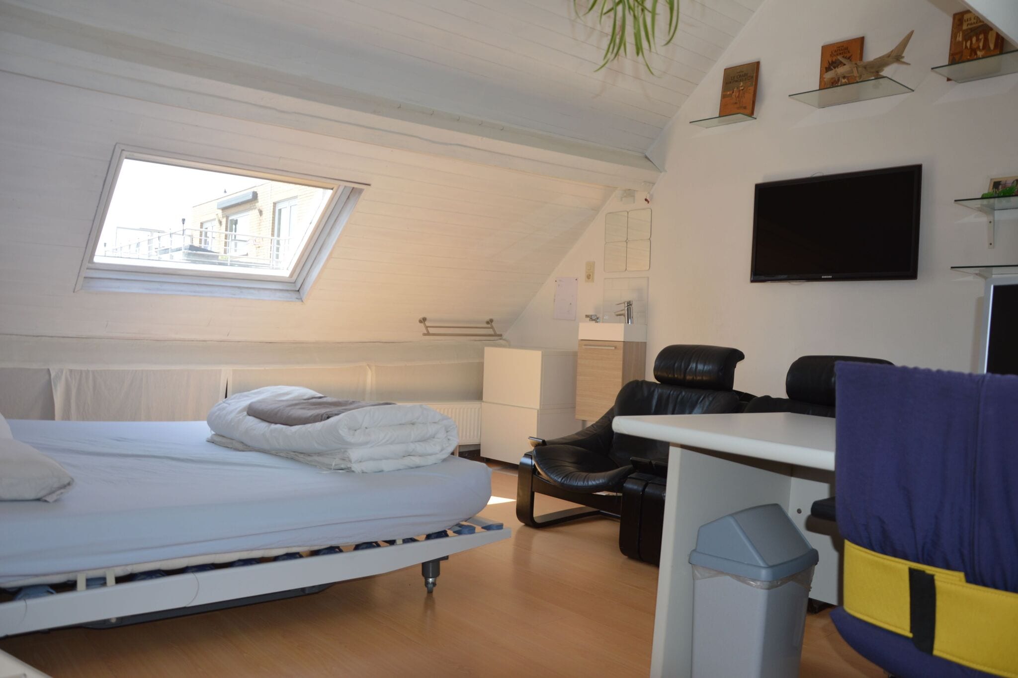 Bright apartment in Oostende with roof terrace