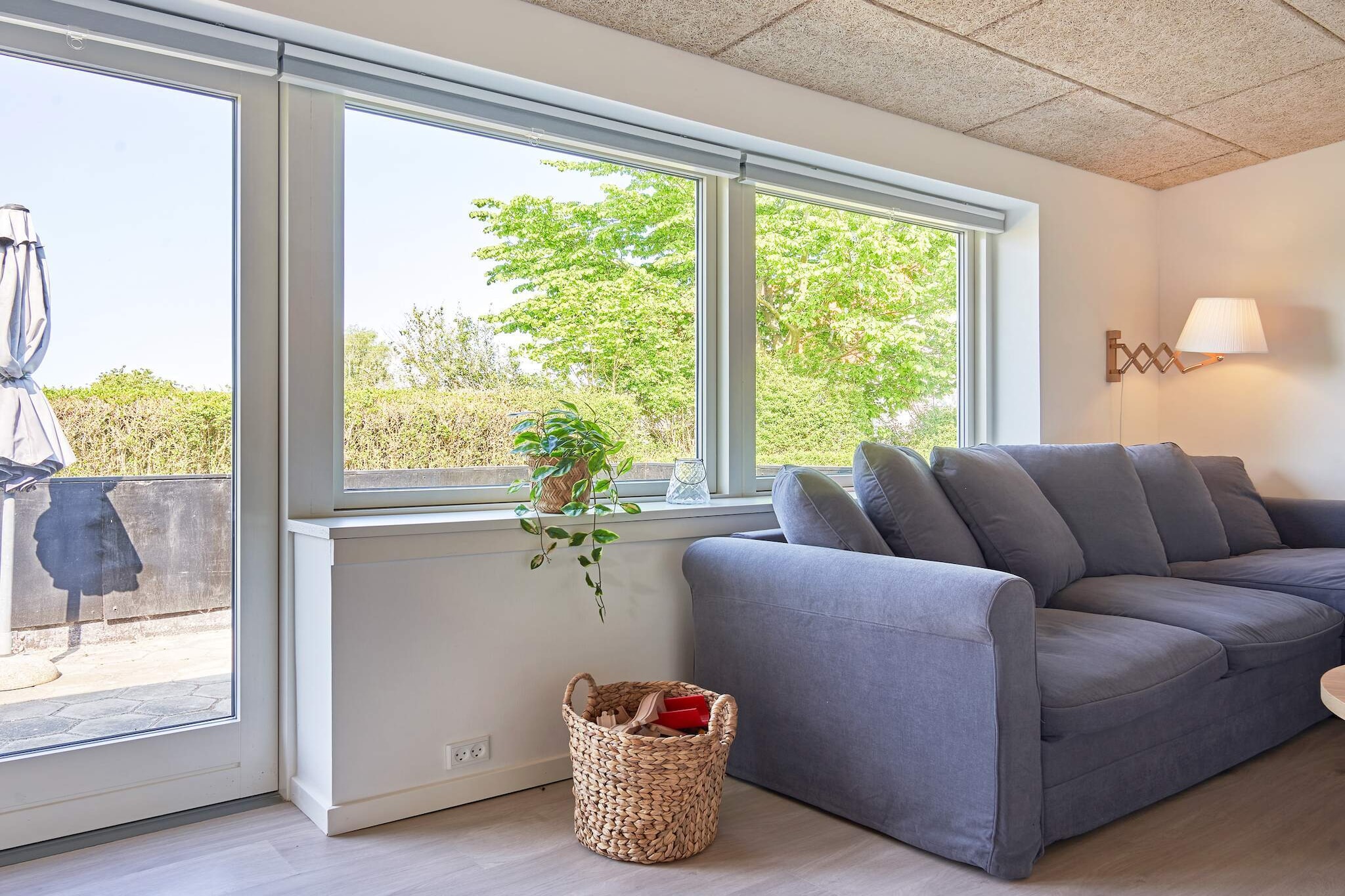 This cozy holiday home is located in an urban holiday area on Bornholm and is ideal for families. The house features a bright living room with a double bed, radio, and TV. There are two bedrooms: one with a double bed and one with two single beds and a cot, providing comfortable accommodation for both adults and children. The kitchen is well equipped with an electric stove, fridge-freezer, microwave, extractor hood, coffee maker, and dishwasher. The bathroom includes a shower, sink, WC, washing machine, and tumble dryer. An air-to-air heat pump and electric heating ensure a pleasant indoor climate year-round. Outdoors, you will find a 767 m² landscaped garden with a terrace, garden furniture, and a charcoal grill – perfect for relaxed summer evenings. The house is non-smoking. Nearby, you can explore a wide range of attractions such as the Hammershus Castle Ruins, the amusement park BrændesgÃ¥rdhaven, the Bornholm Medieval Center, the Bornholm Butterfly Park, Grønbech’s Farm, the historic castle on Bornholm, the famous Dueodde Beach, the scenic Døndalen nature area, and the sculpture “The Rider Boy.â€