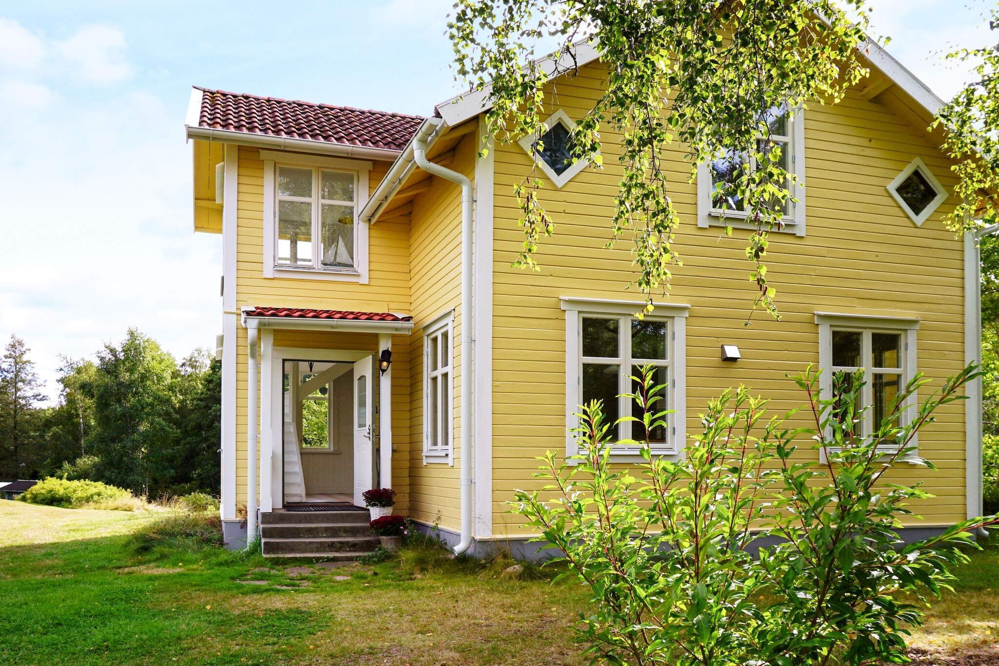Historic Cottage by Lake Yngern