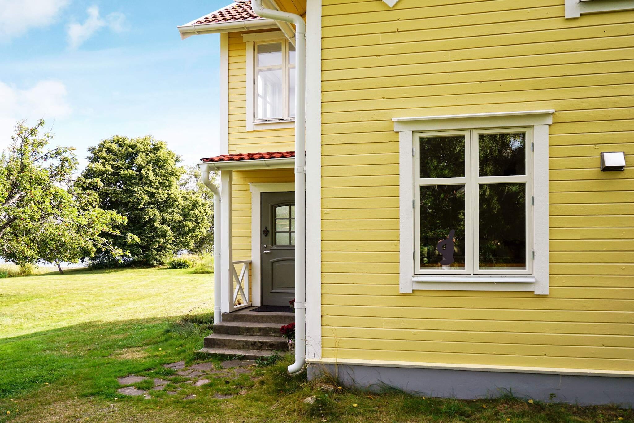 Historic Cottage by Lake Yngern