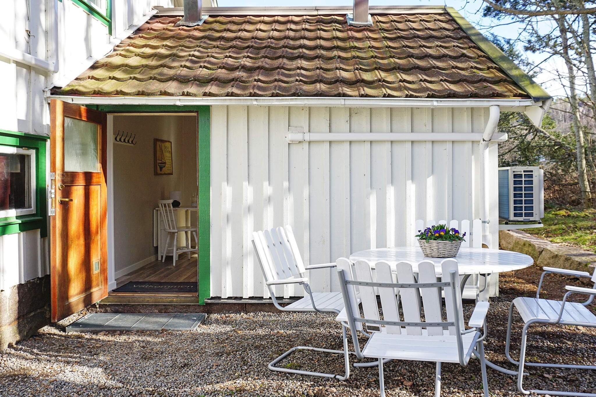 Welcome to a completely renovated guest house located next to one of the hubs for bus traffic along the coast in northern BohuslÃ¤n. From here it is easy to take part in all that this coastal area has to offer. In the immediate area there are several nature reserves, hiking trails with wonderful viewpoints both over the lake, fjord and archipelago. In nearby Gerlesborg there are nice bathing places as well as an art school, stonemasonry and a collective workshop where you can both look at various different exhibitions but also attend various educations. It is also geographically well located for day trips to other charming coastal communities both to the north and south. Via the entrance you enter a living room with TV and dining area, further into a kitchen with stove, microwave, fridge / freezer and coffee maker. Inside the kitchen is the annex bedroom with bunk bed 90/140 and a bathroom with shower. Outside the entrance there is a summer furniture group and barbecue where you can enjoy good meals and discuss the day's adventures or plan for new excursions. Bovallstrand is a nice old fishing village and with its location right by the sea makes salt bathing a given activity and here are also the famous bathing islets which are one of BohuslÃ¤n's finest bathing spots suitable for both swimming and fishing. The buildings are very preserved from when shipping, fishing and stonemasonry flourished, which gave Bovallstrand its nice atmosphere. In the immediate area there are more pleasant and worth visiting archipelago communities such as. SmÃ¶gen and Hunnebostrand, there is also a zoo called Nordens Ark where you can meet about 80 of the world's endangered animals. The beautiful nature and the opportunity to meet animals such as wolves, snow leopards or to come face to face with the world's largest feline Amurtigern make the zoo a very popular excursion destination If the weather should be overcast or you feel the need for a workout in a gym environment, Tumlaren, SotenÃ¤s municipality's swimming pool and wellness facility are located in the coastal community of VÃ¤jern.