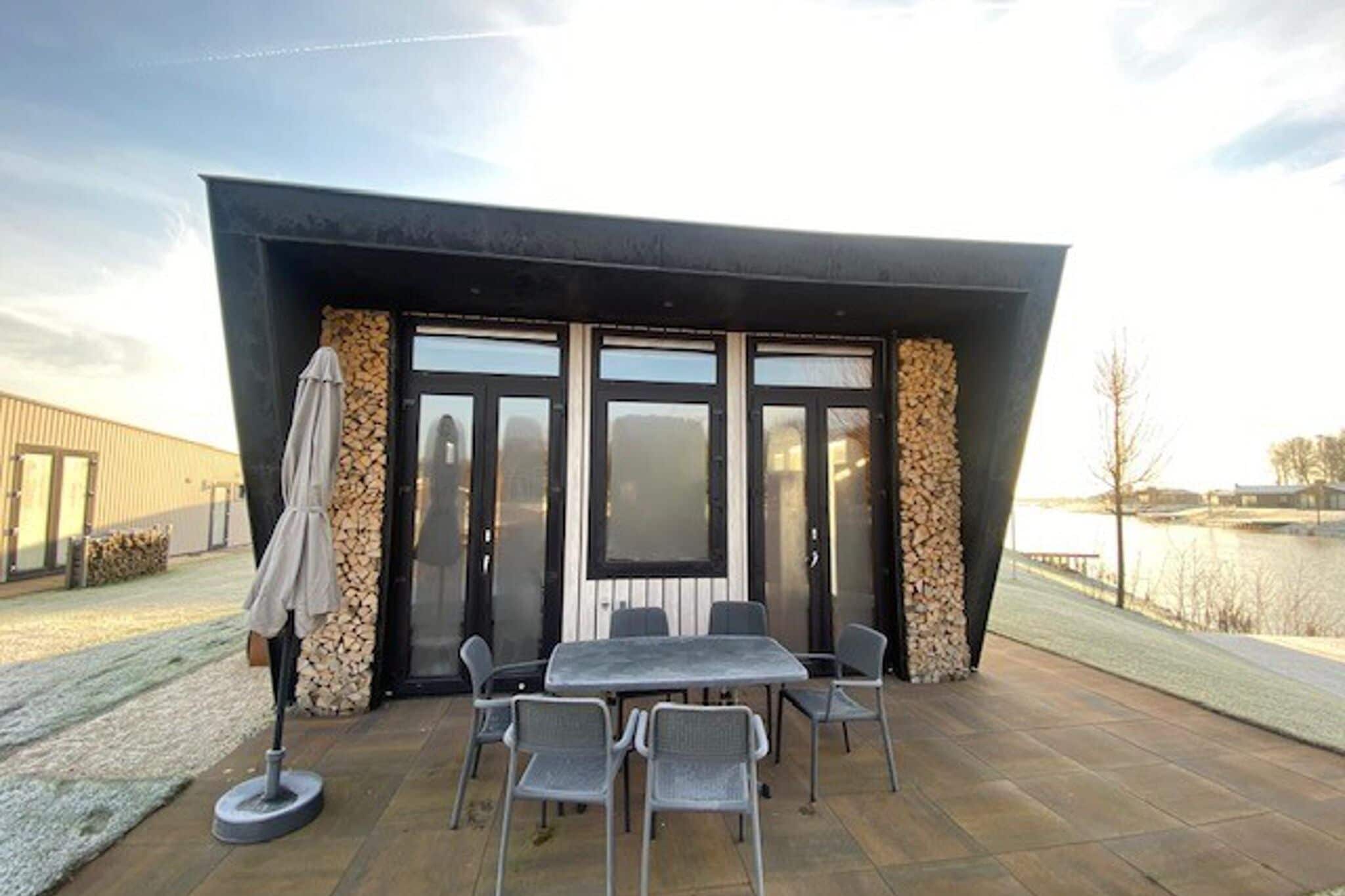 Modern chalet with dishwasher, 5 km from Kampen