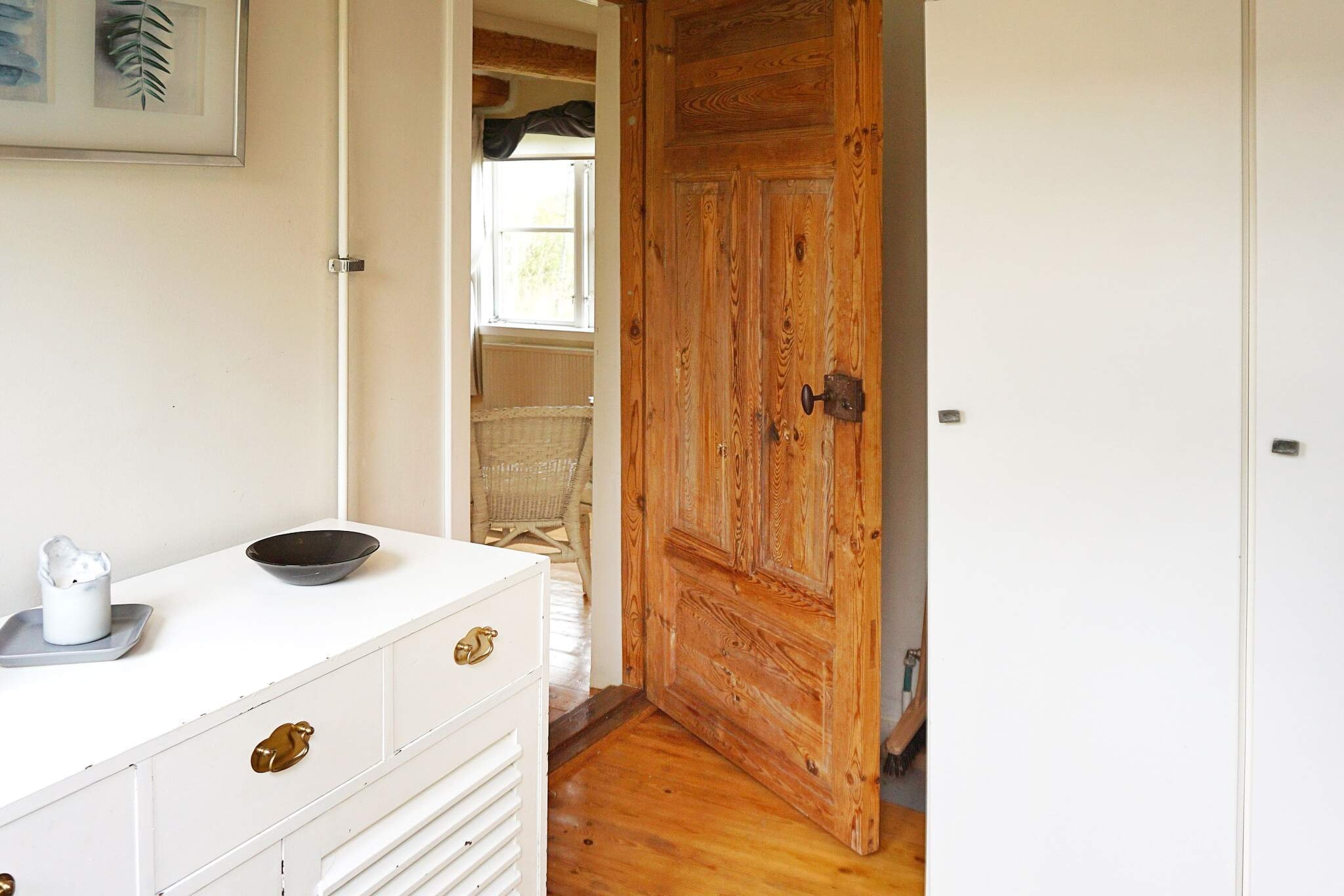 pantry(cooker(electric), hood, coffee machine, microwave, fridge-freezer, water from well), Living/bed room(single folding bed, fireplace), bedroom(double bed), bedroom(2x bunk bed), bathroom(washbasin, shower, toilet), heating(electric), garden furniture, BBQ, parking