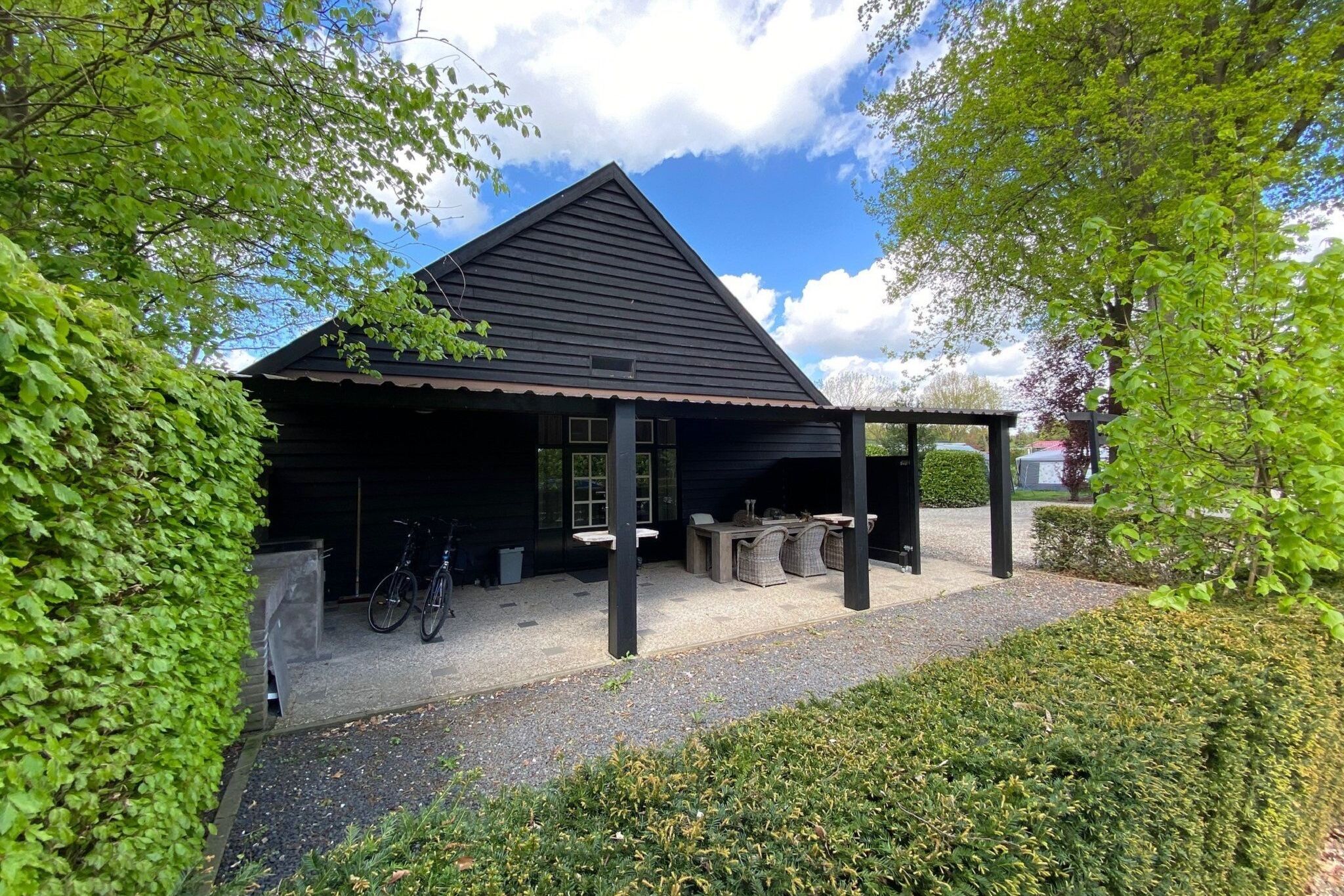 Beautiful apartment with covered terrace, in a holiday park near Rhenen