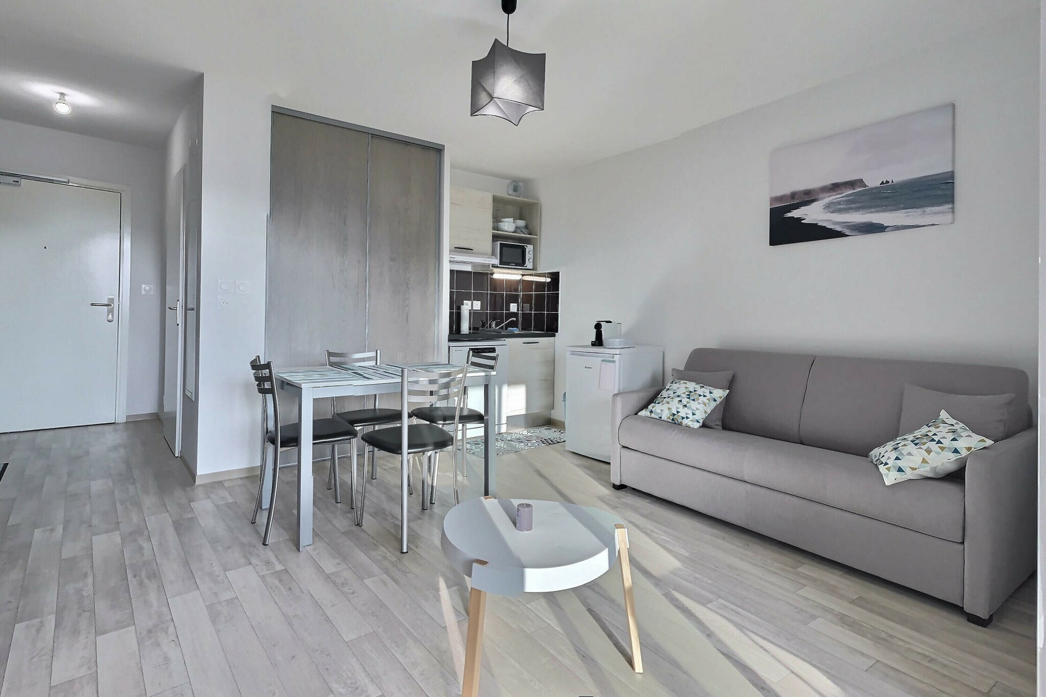 This comfortable studio is located in RÃ©sidence La Dune. It is located at 3 km from the centre of Valras-Plage and only 400 m from the vast sandy beach of Valras-Plage.

The modern studio features a living room with a double sofa bed and air conditioning. The fully equipped kitchen corner includes a dishwasher and an electric coffee machine. There also is a bathroom with shower and a (separate) toilet. 

The studio features a balcony or terrace/garden. There is a parking space reserved for your car in the central car park. 

In RÃ©sidence La Dune, you can book various studios, apartments and maisonettes for two to ten people. 

Important! The pool will open at the end of May 2023.
