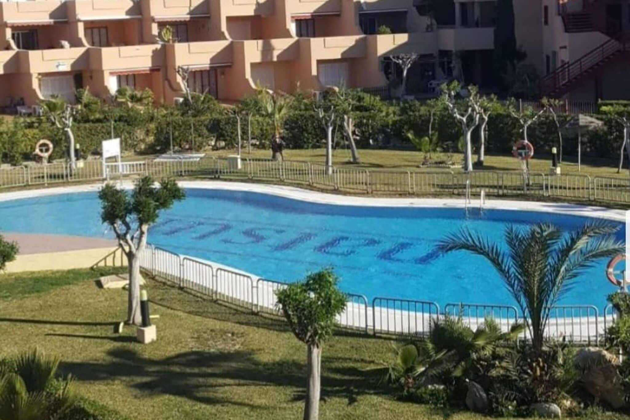 Bel appartement à Almería avec piscine commune