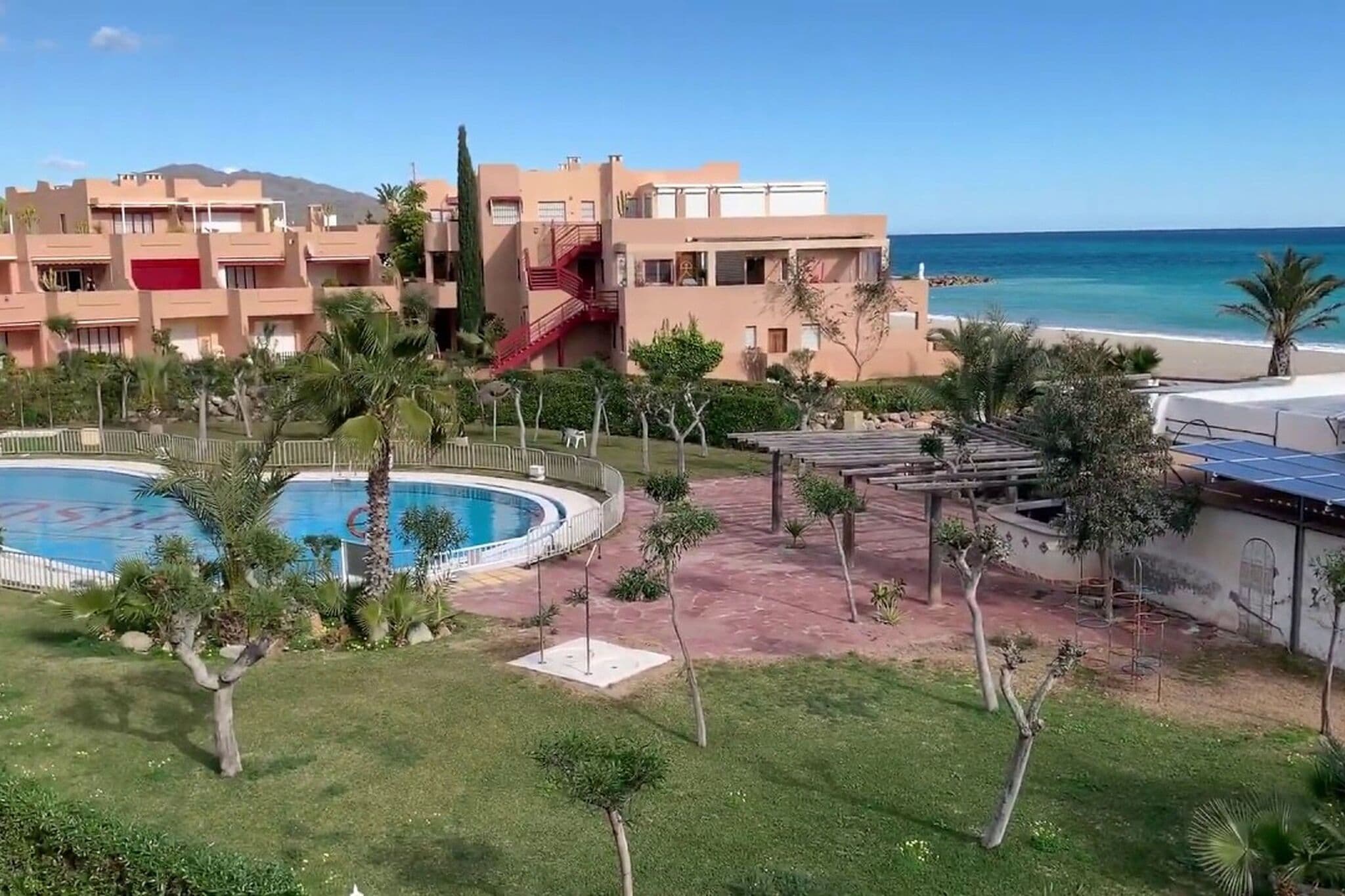 Bel appartement à Almería avec piscine commune