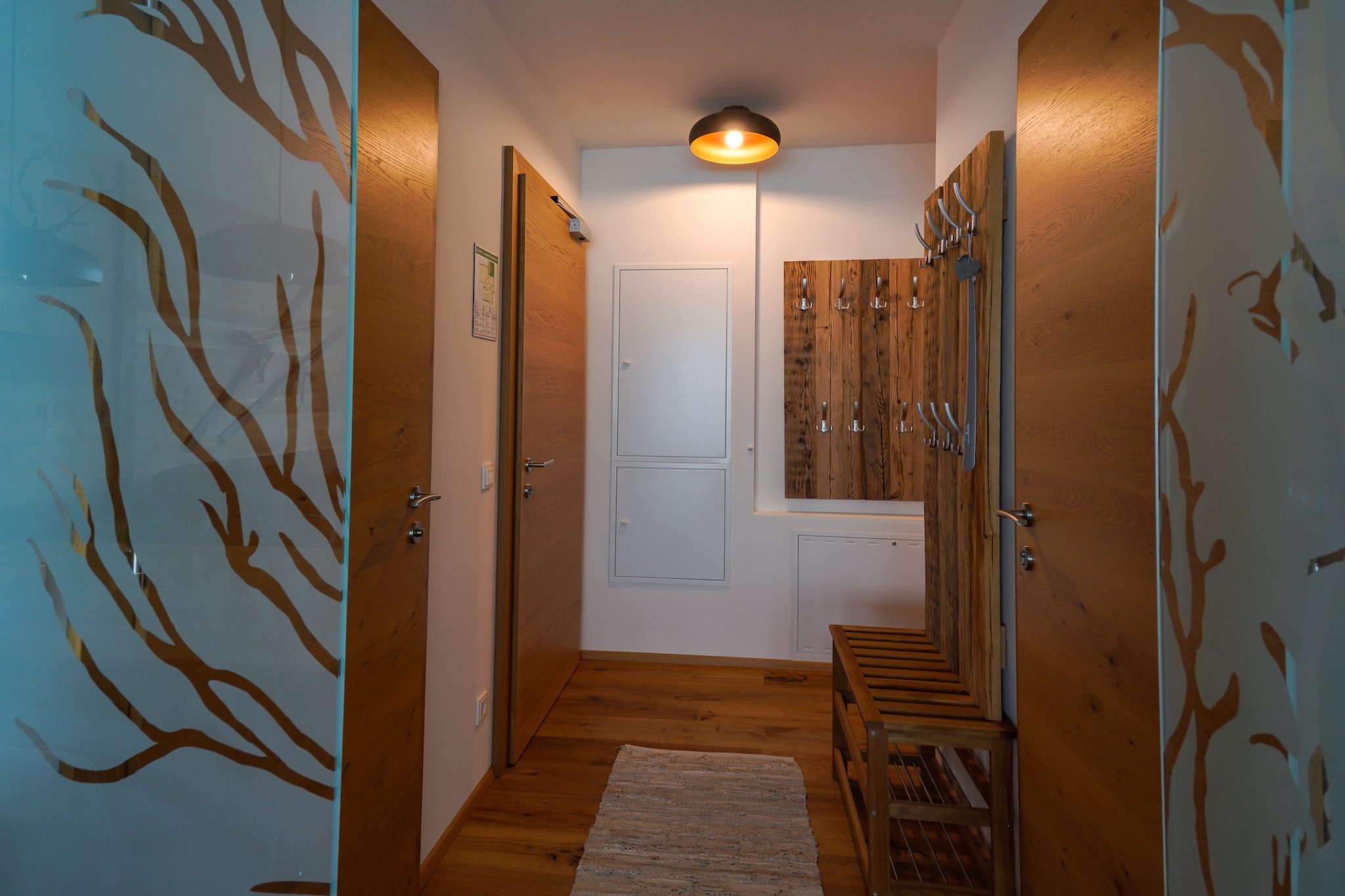 Entrance, Living room(single sofa bed, TV(satellite), dining table, seating area), open kitchen(hob, electric kettle, toaster, hood, coffee machine, espresso machine, oven, microwave, dishwasher, fridge-freezer), bedroom(double bed, TV(satellite)), bedroom(double bed, TV(satellite)), bedroom(single bed, single bed), bathroom(shower, washbasin, toilet), bathroom(shower, washbasin, toilet), bathroom(shower, washbasin), toilet, sauna(private), ski storage