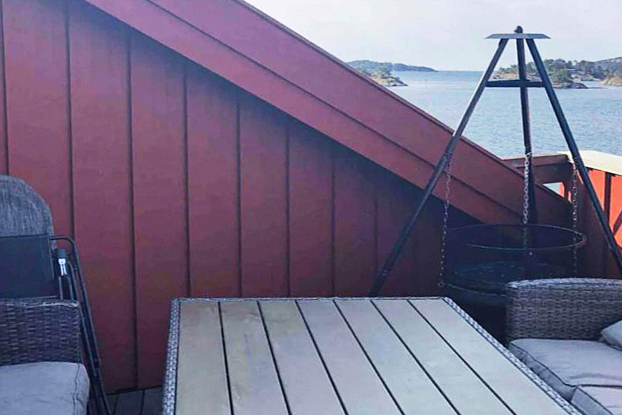 Internet Access DSL, open kitchen(cooker(electric), hood, coffee machine(filter), microwave, dishwasher, fridge, freezer(1-59L), tumble dryer, washing machine), Living/bed room(50 m2)(TV(norvegian TV channels ), chromecast), bedroom(double bed), bedroom(single bed, 4x bunk bed), bathroom(floor heating)(bathtub or shower, washbasin, toilet), terrace(20 m2), garden furniture, parking, geothermal energy, air to water heatpump