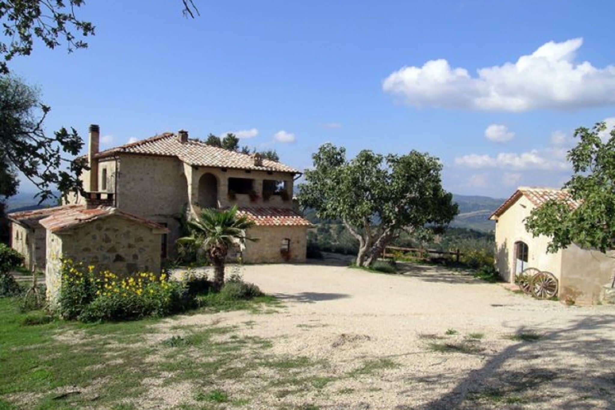 Angenehmes Ferienhaus in Seggiano mit privater Terrasse