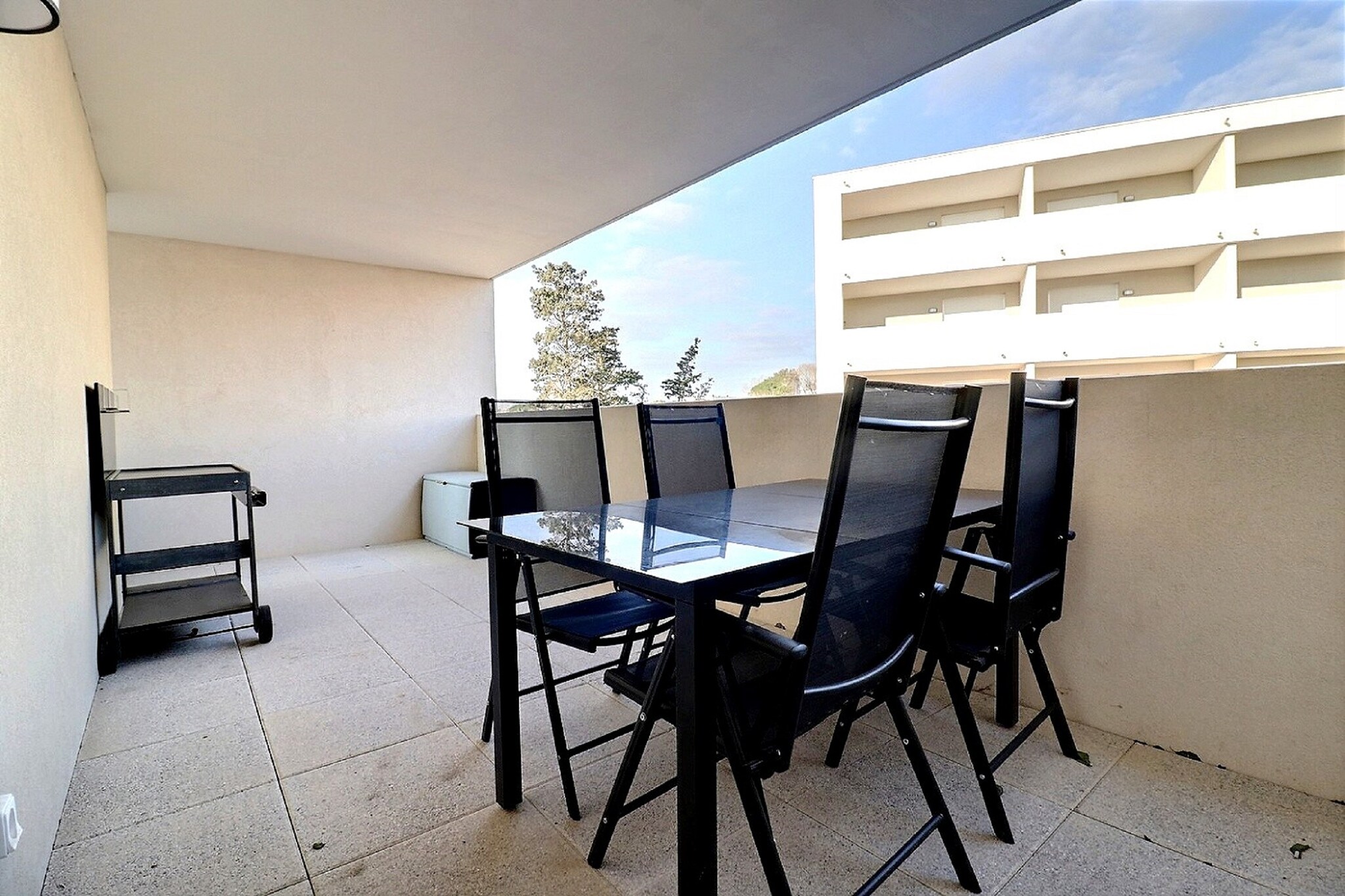 Ground floor: (Living room(double sofa bed, air conditioning), Kitchen(hob, coffee machine, combination microwave, dishwasher, fridge), bedroom(double bed), bathroom(shower, washbasin, toilet), Internet access, balcony or terrace, parking)\n\nOn the 1st floor: (bedroom(double bed or 2 single beds))