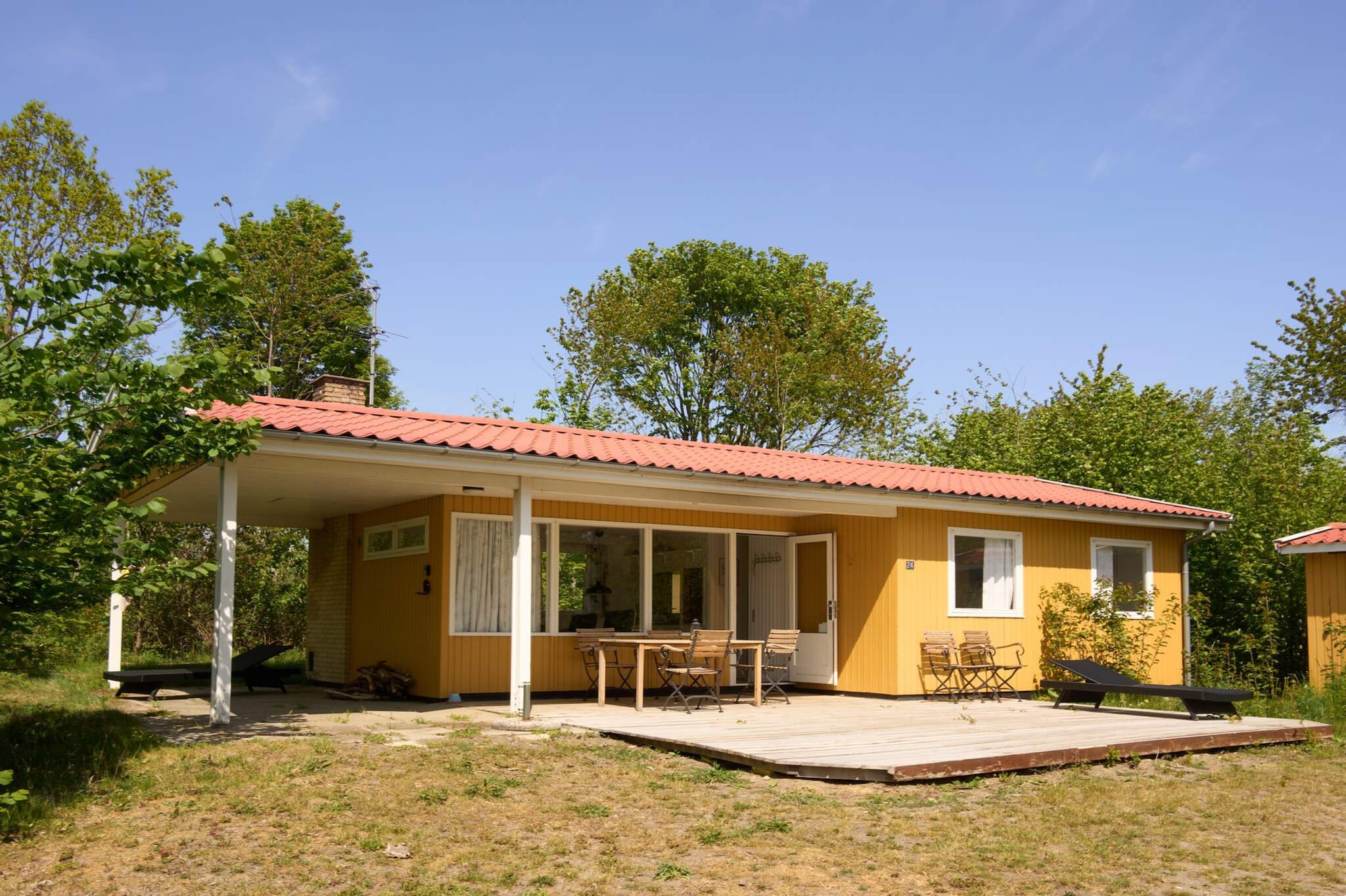 Strahlender Rückzugsort am Strand