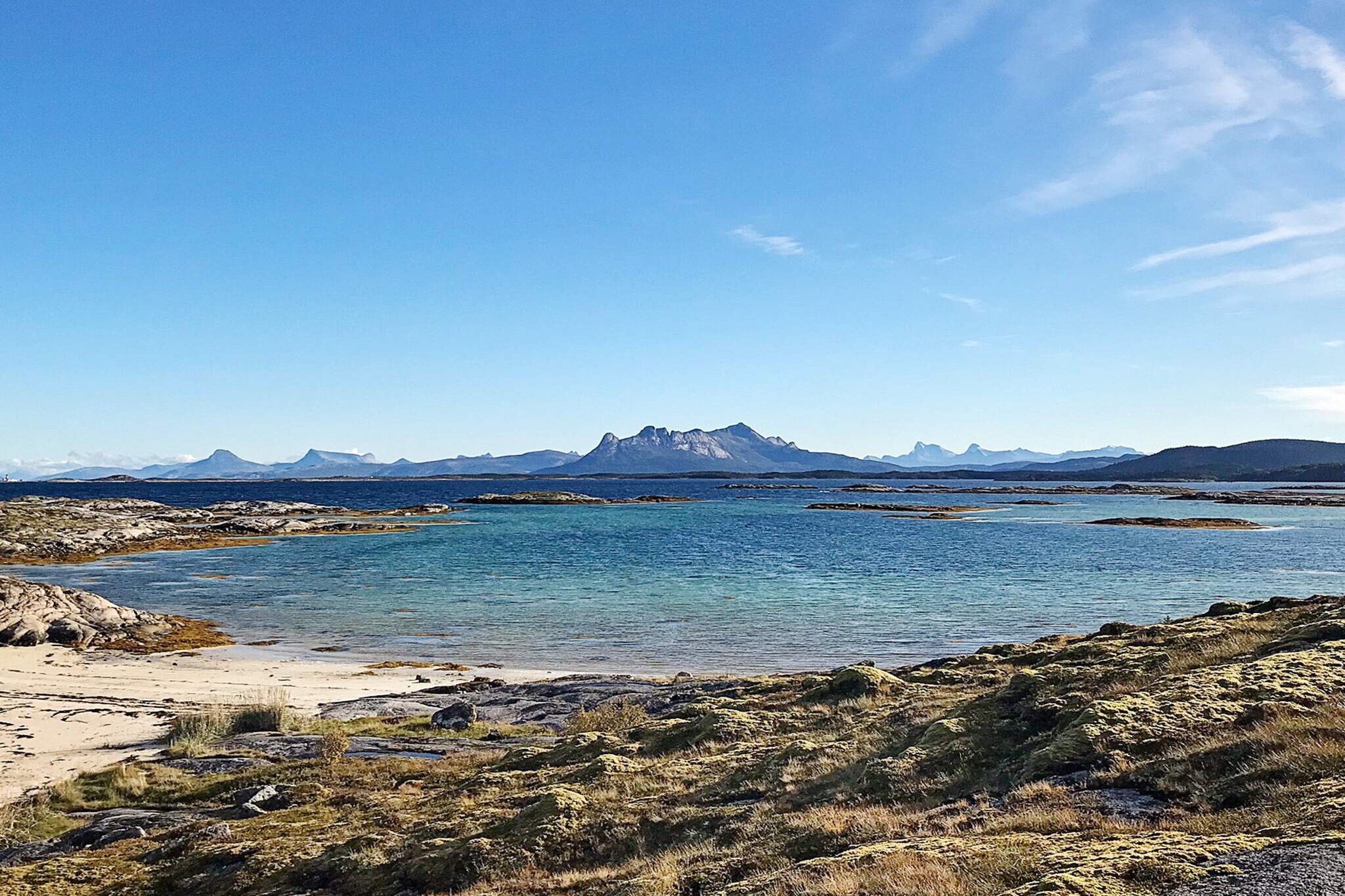 Kitchen(cooker(electric), cooker(2 ring stoves), coffee machine(filter), waffle iron, microwave, fridge, freezer(60-99L)), Living/bed room(18 m2)(TV, radio), bedroom(double bed), bedroom(3x single bed), bathroom(bathtub or shower, washbasin, toilet), heating(electric), terrace(10 m2), garden, garden furniture, BBQ, parking, fish cleaning table