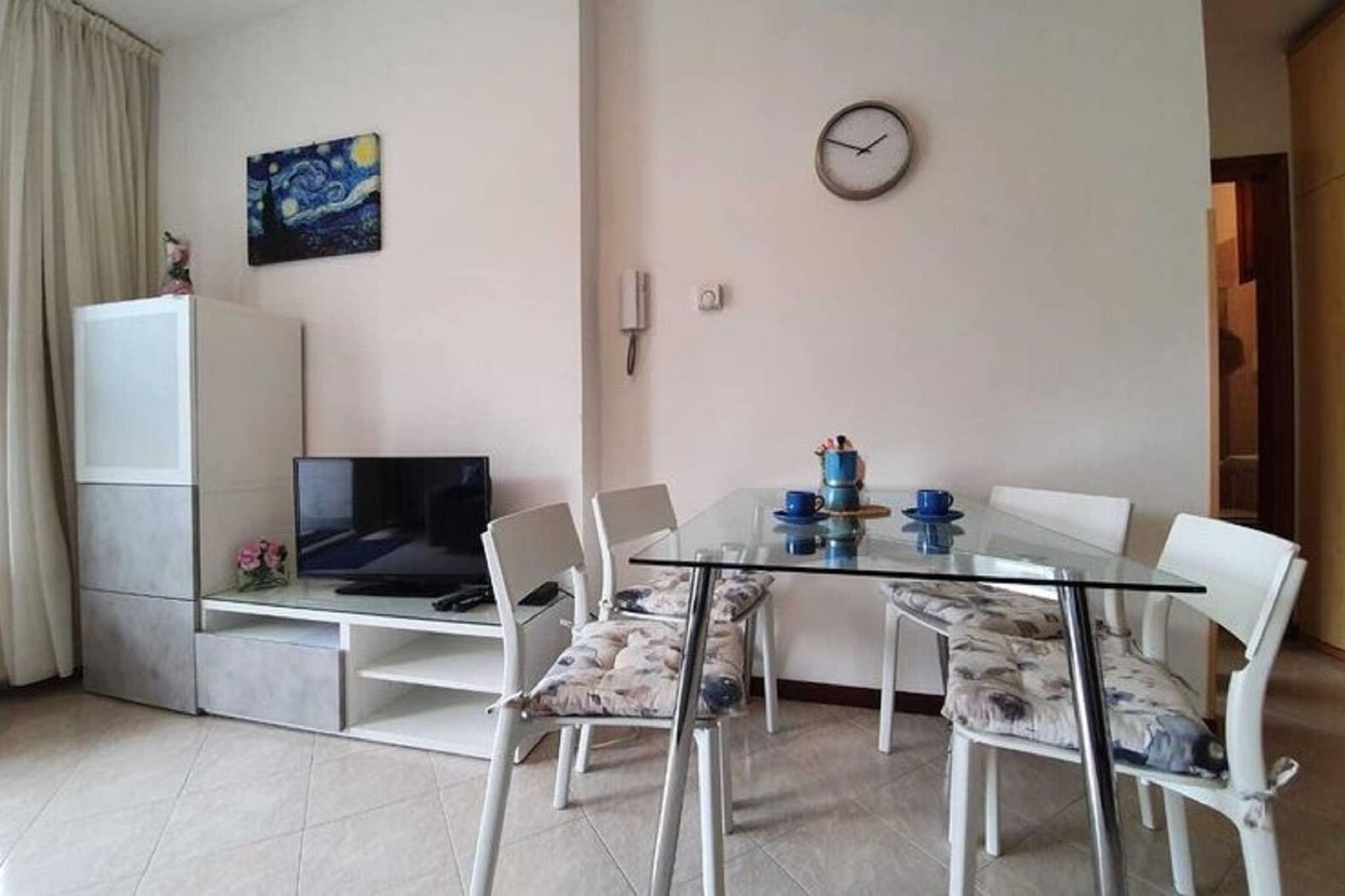 Pleasant Apartment by the Lake