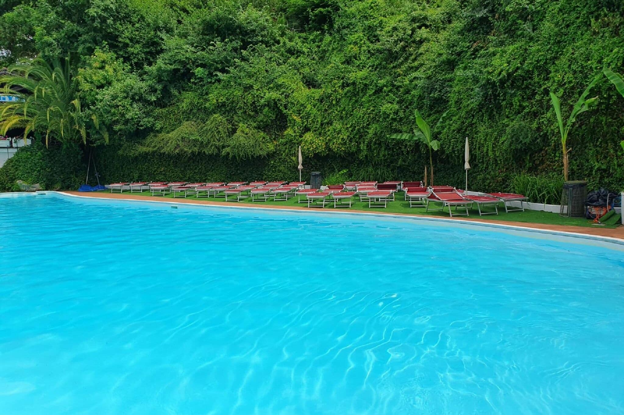 Mobilhome vlakbij Rome, op park met gemeenschappelijk zwembad