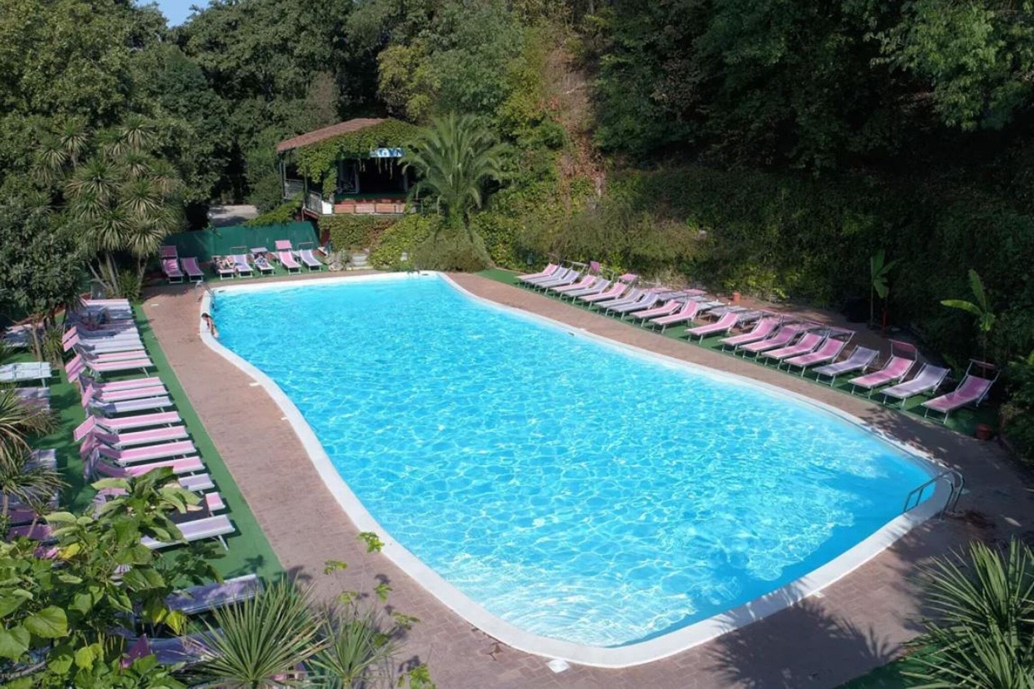 Mobilhome vlakbij Rome, op park met gemeenschappelijk zwembad