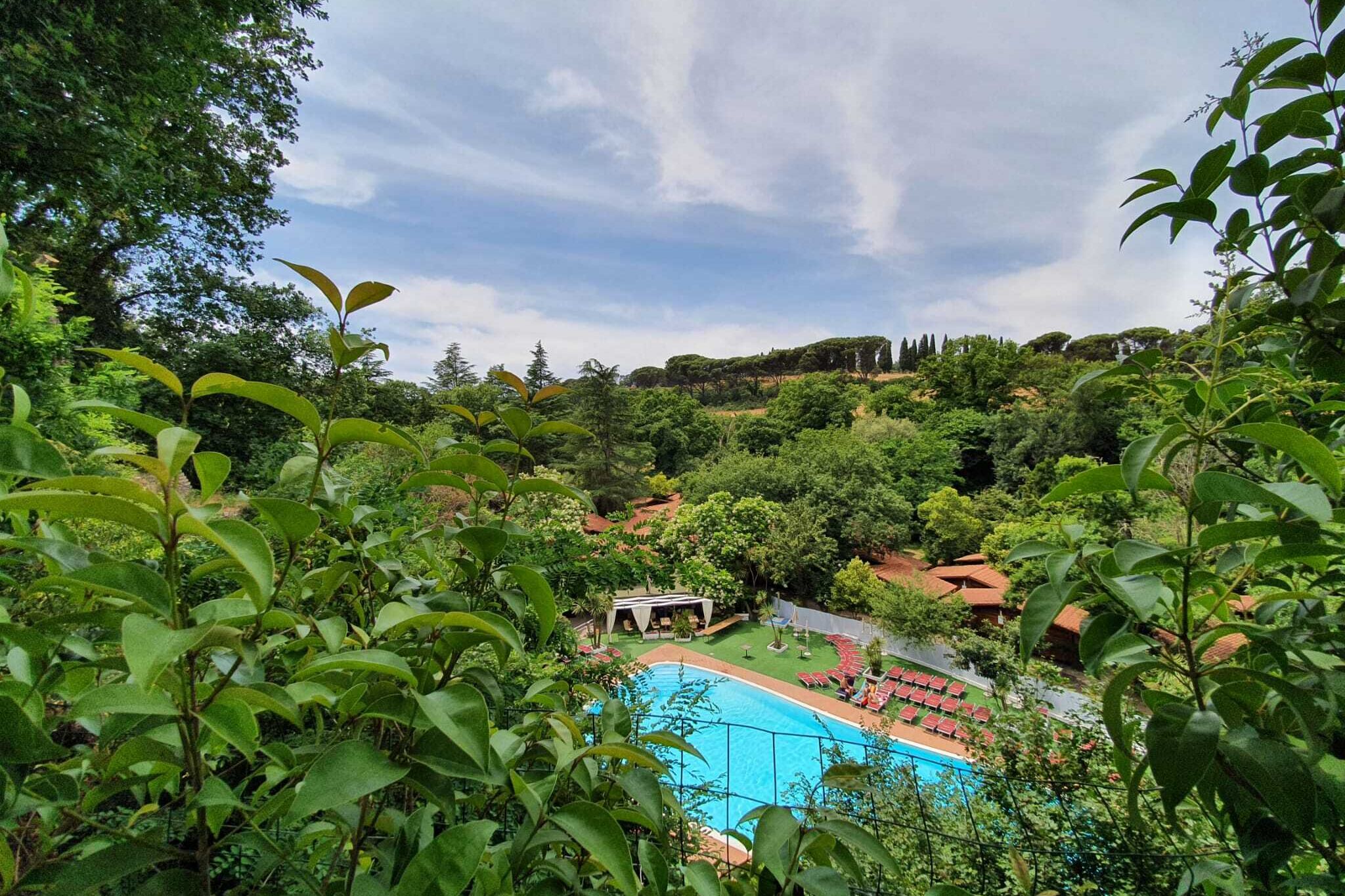 Chalet near Rome, in a park with shared swimming pool
