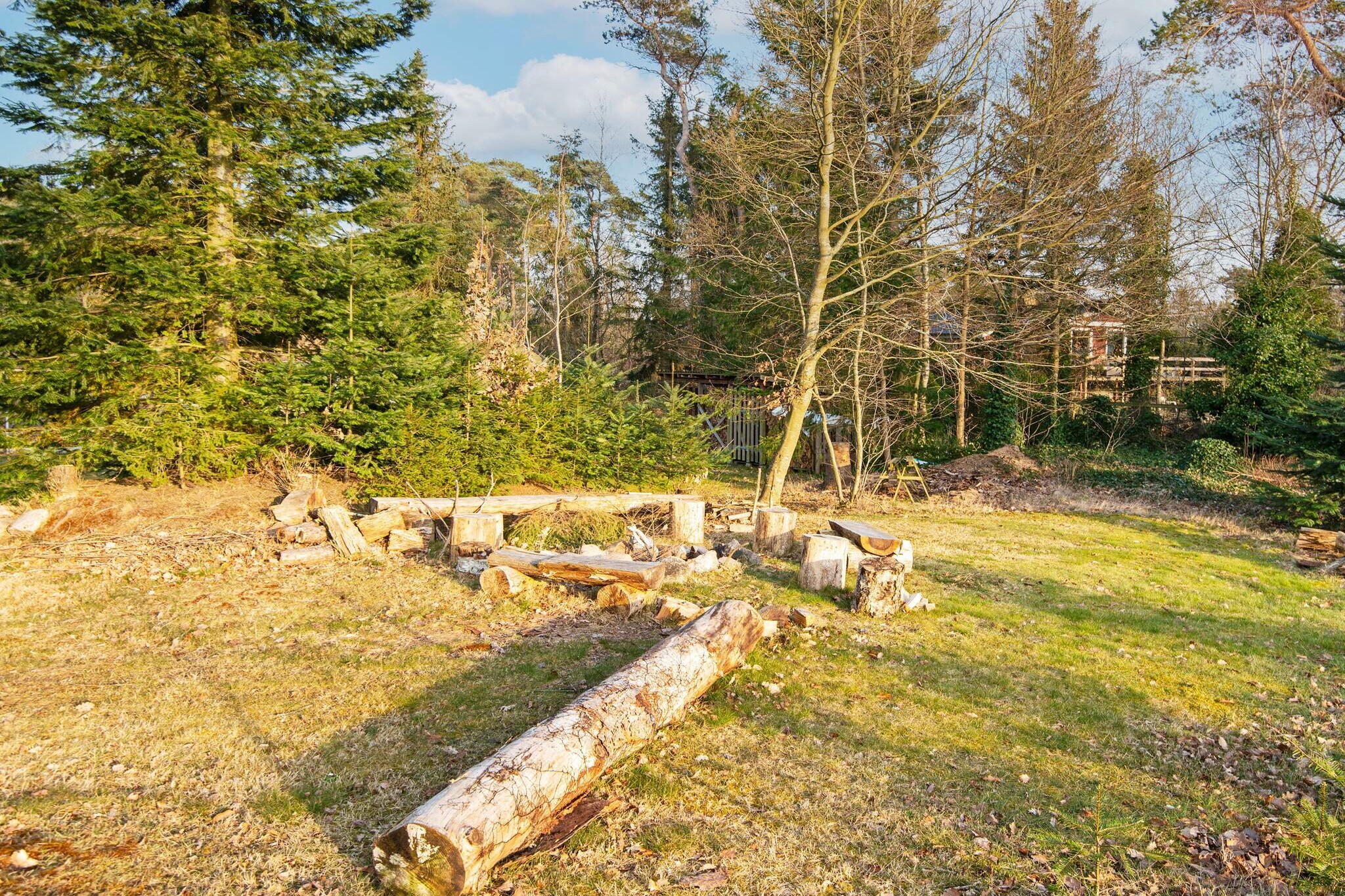 Internet Access DSL, Kitchen(stove(induction), coffee machine, fridge(+ freezer)), Living/bed room(Internet Access DSL, TV(danish TV channels (DR1 and TV2))), bedroom(double bed, cot), bedroom(3x bunk bed), bathroom(washbasin, shower, toilet), cot, heating(electric), terrace, garden furniture, air to air heatpump