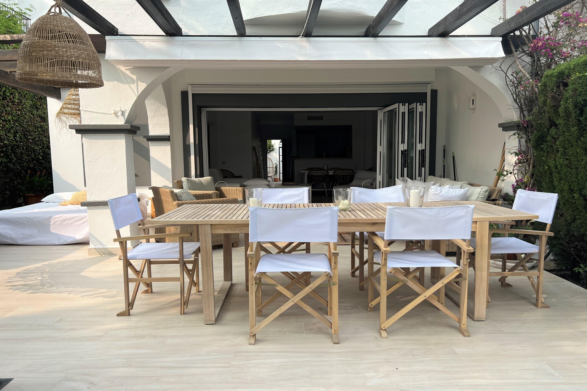 Ground floor: (Entrance(reachable from the outside), open kitchen(hob, toaster, cooker(4 ring stoves), hood, coffee machine, oven, microwave, dishwasher, fridge-freezer), Living/diningroom(TV(flatscreen, international television channels), dining table, seating area), Bedroom with bathroom(single bed(90 x 190 cm), single bed(90 x 190 cm), shower, washbasin, toilet), washing room(tumble dryer, washing machine), heating, air conditioning, terrace(private))\n\nOn the 1st floor: (bedroom(double king size bed), Bedroom with bathroom(double king size bed(180 x 200 cm), shower, washbasin, toilet, balcony or terrace), bathroom(shower, washbasin, toilet), heating, air conditioning)\n\ndining table(6 persons), garden doors, terrace(private, roofed, 30 m2), garden(private, 15 m2), garden(shared with other guests, illuminated), garden furniture, BBQ, parking, swimming pool(shared with other guests, outside, opened from Jan upto and including Dec), tennis court(shared with other guests), hammock
