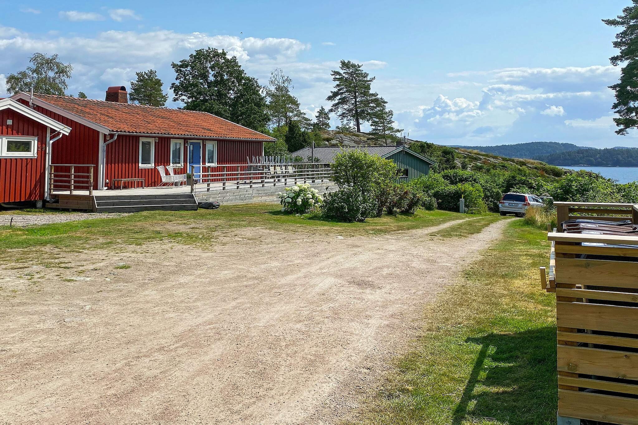 open kitchen(cooker(electric), hood, coffee machine, microwave, dishwasher, fridge-freezer, high chair, water from well), Living/bed room(TV, fireplace), bedroom(double bed), bedroom(2x bunk bed), bedroom(single bed), bedroom(double bed), bedroom(2x bunk bed), bathroom(floor heating)(washbasin, shower, toilet), bathroom(washbasin, toilet), conservatory, washing machine, heating(electric), terrace, terrace(roofed), garden furniture, BBQ, parking