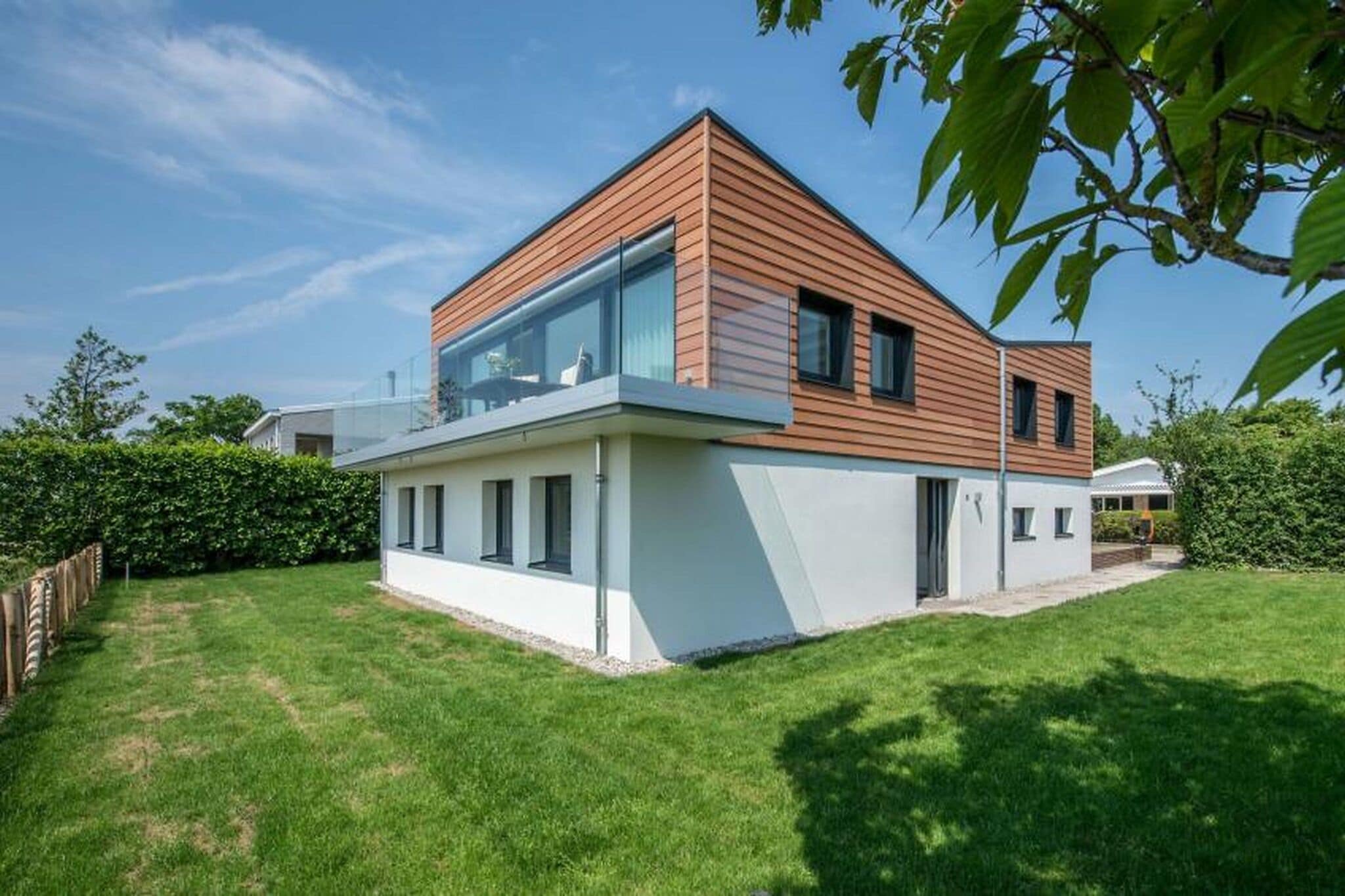 Detached villa with views over Lake Veere