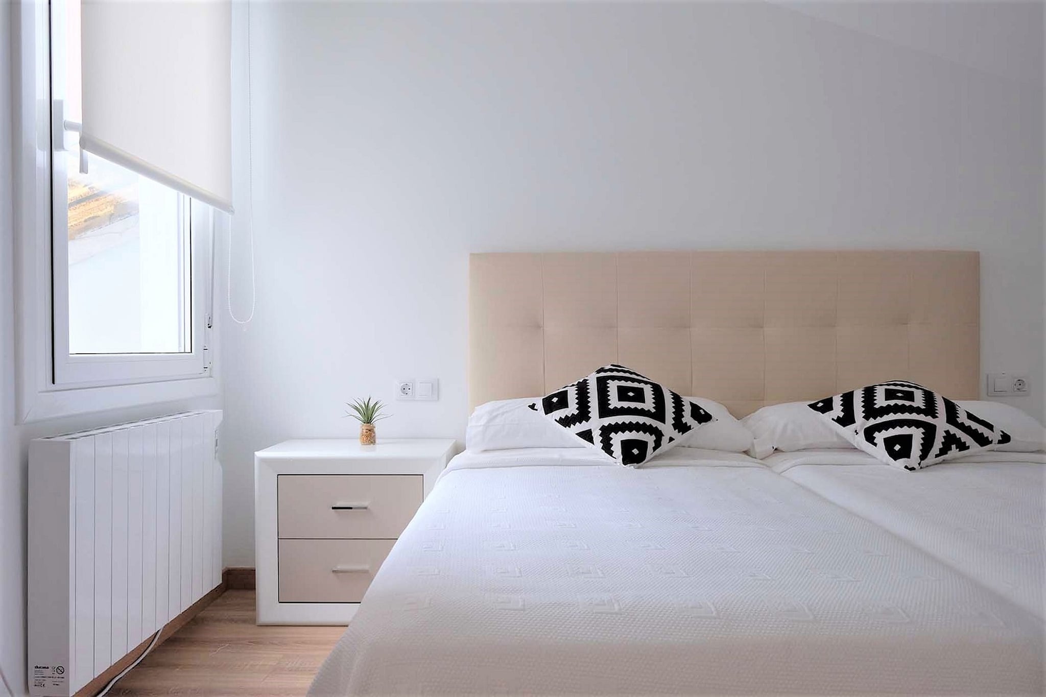 This attractive apartment with patio views features free Wi-Fi and a central location. It is perfect for city trips with friends or family.

Ourense, the city of hot springs, is located in the not so tourist west of Spain, not far from the border with Portugal. Visit the hot springs at AS Burgas and make beautiful, Insta-worthy photos at the Puente Romano. Ourense is a pleasant city with good restaurants and wine. The thermal baths of Outariz are 6 km from the apartment and are definitely worth a visit.

The property has a private balcony or terrace and a fully-equipped kitchen with a dishwasher. The living/bedroom is attractively decorated and you can jointly dine at the dining table. Moreover, there is a TV with a comfortable seating area.

The nearest airport is Vigo only 90 km from Villa Trabazos Abellas. Parking is available 40 metres from the accommodation (costs may fluctuate).

About Belvilla

When you stay in a Belvilla home, you can rest assured of a unique holiday home in ideal surroundings at an attractive price. The portfolio of accommodations consists of more than 40,000-holiday homes in 20 European countries. Interested in a weekend getaway, a summer or winter sports holiday or simply a short break? Do you prefer the coast, the countryside or the mountains? Whatever your preference, there is a Belvilla home to meet your needs, from a cosy gîte for two to a castle big enough for the entire family, from an apartment in the heart of Rome to a cabin in the middle of nowhere, from a simple tree house to a luxury dream villa and from close to home to the other side of Europe.

A Belvilla home gives you the freedom to enjoy breakfast in your pyjamas or continue a good conversation into the morning hours without having to worry about the bar's closing time. Prepare gourmet meals with fresh local ingredients in your own kitchen and take advantage of having your own swimming pool to do as many cannonballs as you want! In other words, you can enjoy complete privacy in your home away from home.