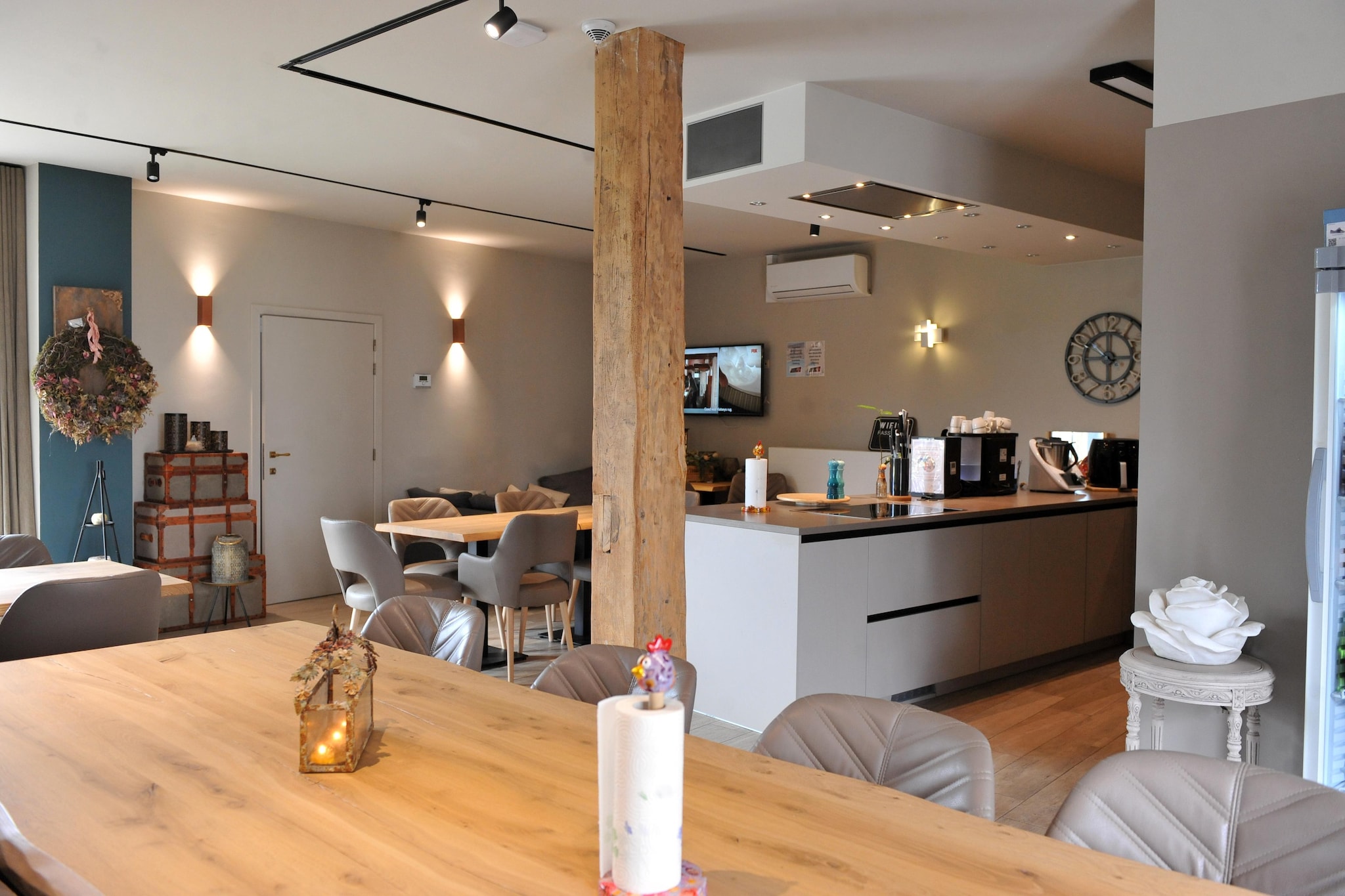 An optional utilities and service fee of EUR 170,00 will be charged before your arrival. Details are given below.<br> Welcome to this unique and cozy Bed & Breakfast in Maasmechelen, where family warmth meets rustic charm. Ideal for couples or small families. The B&B offers a private guest room with a luxurious bathroom, a well-equipped open kitchen, and a comfortable living space. Whether you're enjoying a quiet breakfast or preparing a home-cooked dinner, you'll feel right at home. Located near lush Flemish nature, the B&B is a great base for cycling and walking. Explore the historic center of Maasmechelen, shop at Maasmechelen Village, or take a scenic ride to nearby Roman sites. The hosts are warm and welcoming, and the ambiance is peaceful and personal. Extras: - Free parking and WiFi - Air conditioning and heating - Grill and patio access <br><b> Optional Utilities & Service Package </b><br><b> An optional utilities and service package of EUR 170,00 </b> can be selected prior to your arrival. You will receive a separate communication with the payment link should you wish to include it.<br>This package ensures a seamless stay and conveniently covers services such as final cleaning, utility consumption, service support, and protection against minor damages or incidental costs during your stay.<br>Guests who prefer may manage these services independently, provided the property is returned in good order at check-out.