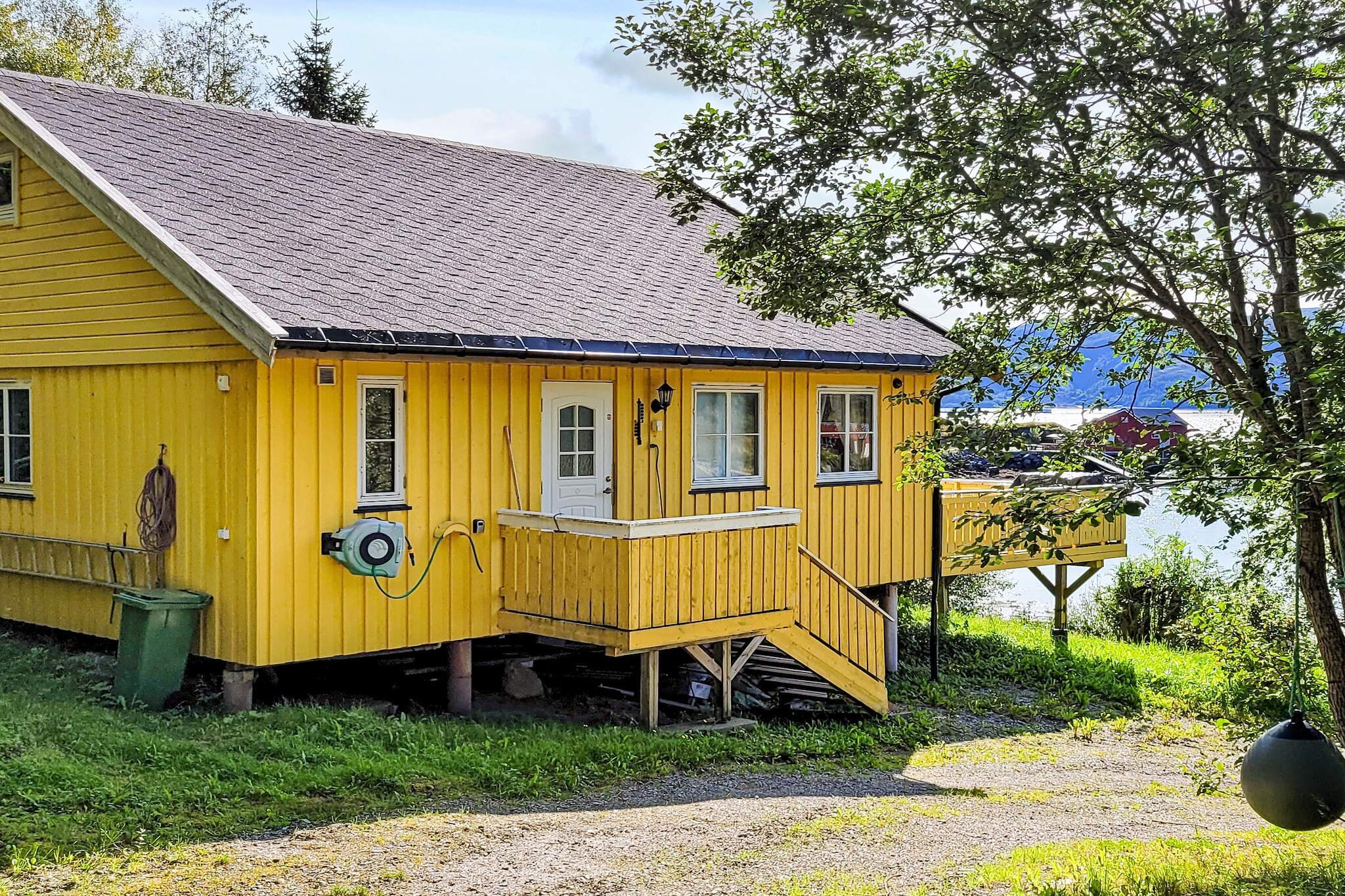 Cozy cottage by the sea in Naustbukta. Beautifully located on a sheltered and sunny plot with magnificent views of the marina. Great sea fishing in the area. Boat and motor for rent. Good starting point for hiking and day trips by car in the Vikna and Nærøy area. The cottage was built in 2006 and has a living room with kitchenette, 1 bathroom and 2 bedrooms, one with a double bed and a single bed and one with a bunk bed (90 cm wide). One cot. In the living room, there is a wood stove and satellite TV with many international channels. From the cottage and the terrace, you will enjoy the beautiful view over the marina and the fjord landscape. Outdoor furniture and barbecue on the terrace. Great sea fishing in the fjord. 3 boats for rent. \ 16-foot self-righting aluminum boat with steering console, sonar and 30 hp outboard motor. 17 foot boat with 20hp engine 14 foot boat with 9.9 hp engine Great hiking opportunities for the whole family in the area, along the sea and in the forest and mountains above. 4 km to the tidal current Lonet where small salmon can be fished without a fishing license. Salmon fished up to 10 kg here. 50 km to the coastal town of Rørvik with shops and restaurants and where northbound and southbound Hurtigruten meet. A good starting point for car trips to several fishing villages and Vikna, which is Norway's largest island area where the largest ones are connected by bridges. Rich bird life, lots of fresh sea air and a great coastal landscape for hikes.