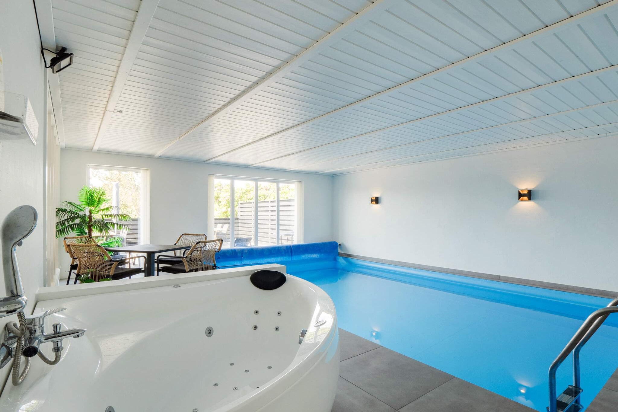 Gerenoveerd vakantiehuis met zwembad - Zwembad