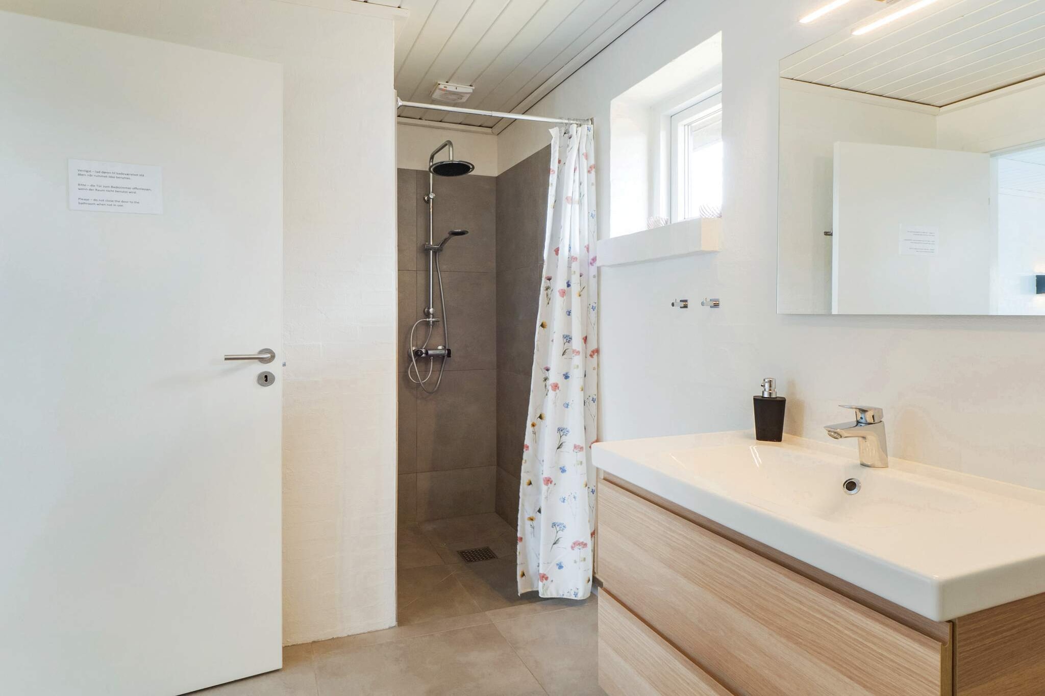 Gerenoveerd vakantiehuis met zwembad - Binnen