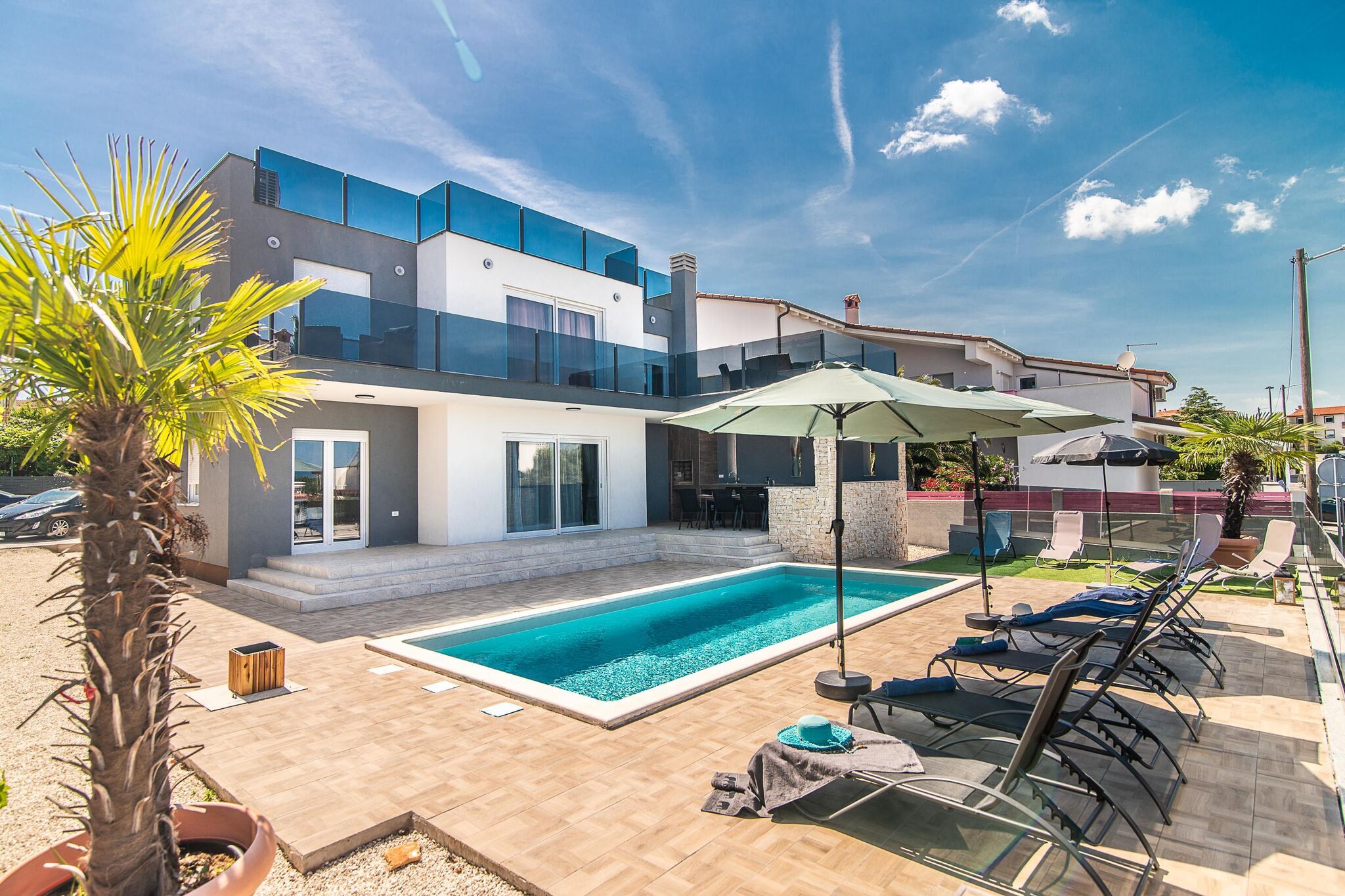 Villa de luxe avec piscine privée et vue mer