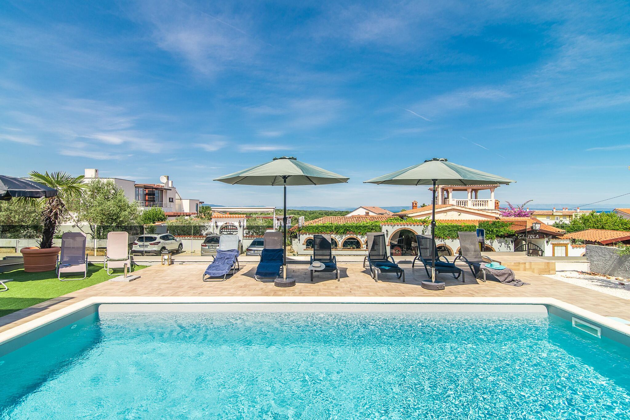 Luxe villa met privé zwembad en zeezicht