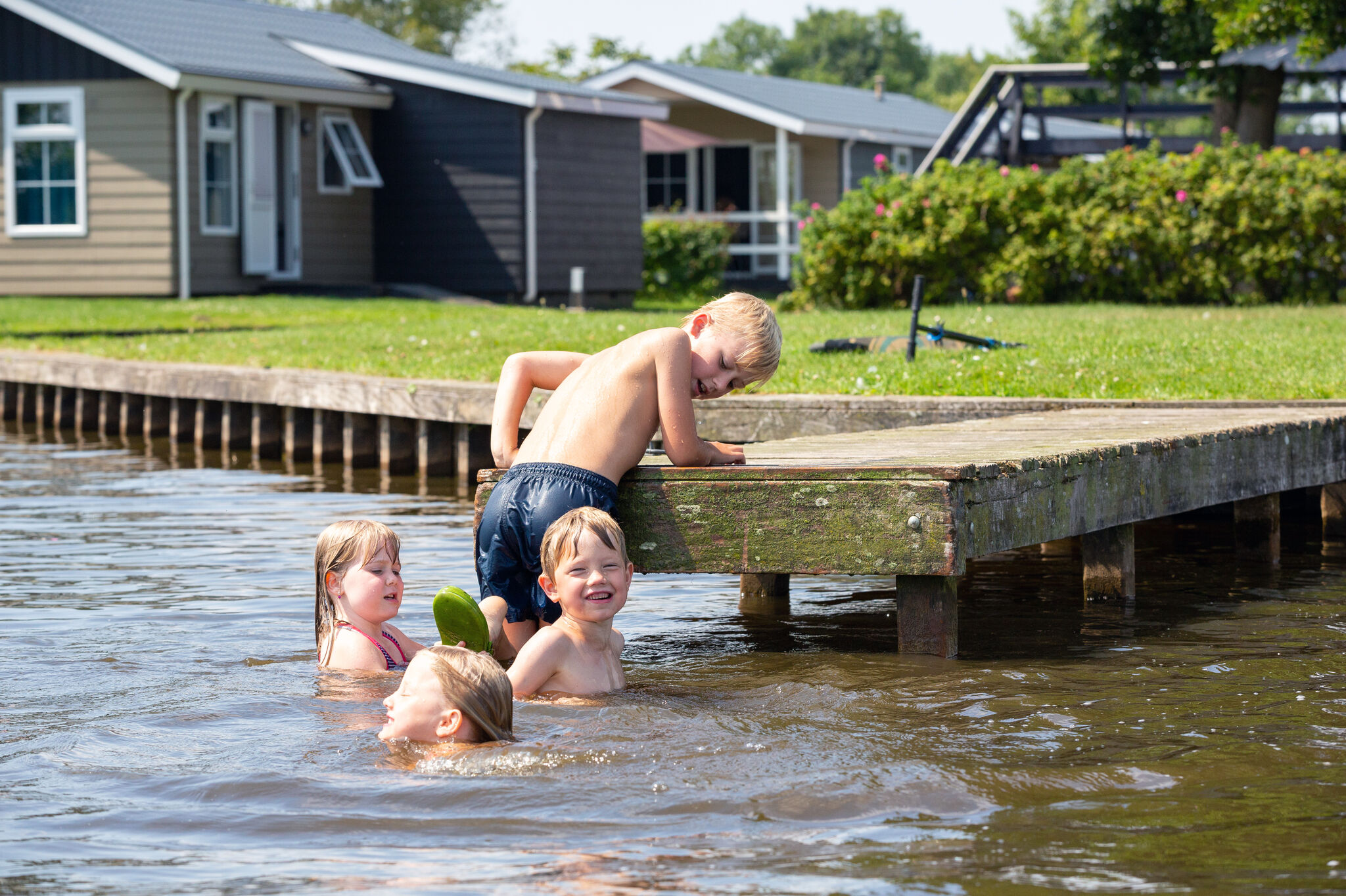 Composite group home with ac and sloop, in a holiday park in beautyful Giethoorn