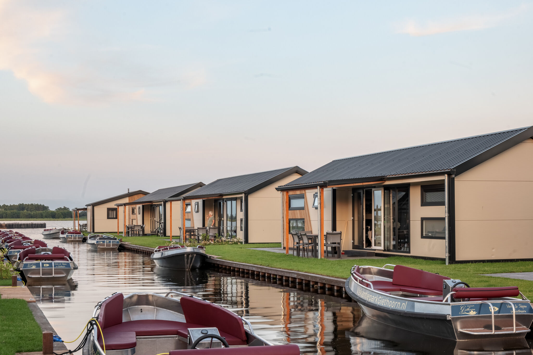 Composite group home with ac and sloop, in a holiday park in beautyful Giethoorn