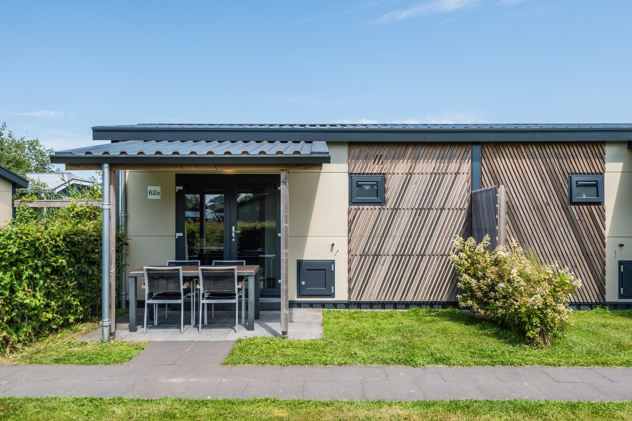 Vakantiepark Giethoorn 10 - Buitenkant zomer