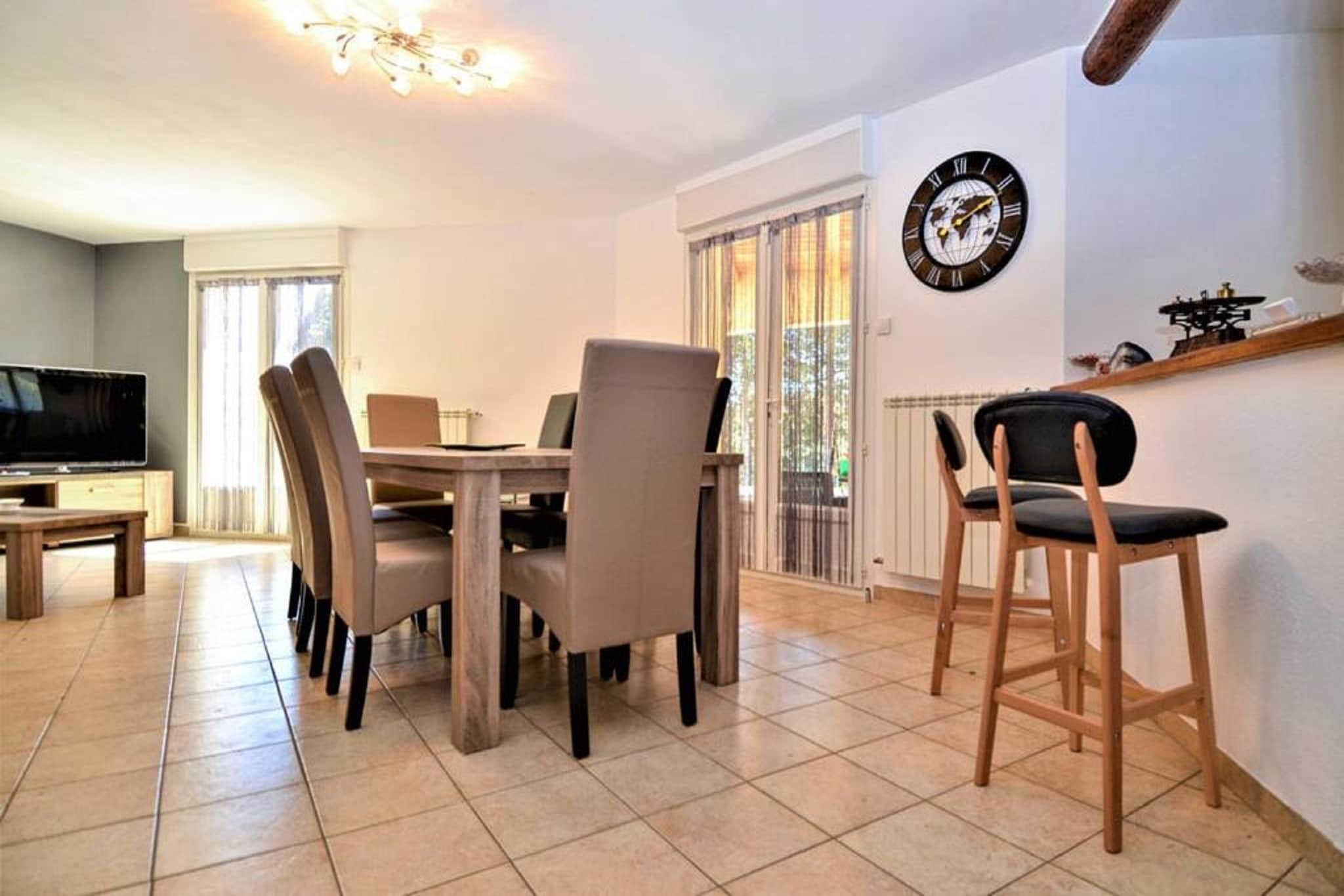 Ground floor: (Living room(TV, dining table, seating area, DVD player, wireless music system, streamingservice, radio, CD player, high chair), Kitchen(hob, electric kettle, hood, coffee machine, espresso machine, grill, combination microwave, microwave, dishwasher, fridge-freezer, washing machine), bedroom(double king size bed), bedroom(double king size bed), bedroom(double king size bed), bedroom(bunk bed or 2 single beds, bunk bed or 2 single beds), bathroom(bath tub, toilet, bidet), bathroom(shower, washbasin, toilet, bidet))\n\ncot, balcony or terrace, courtyard, garden furniture, BBQ, parking, deckchairs, parasol, private outdoor pool, high chair, ironing board, iron, hairdryer