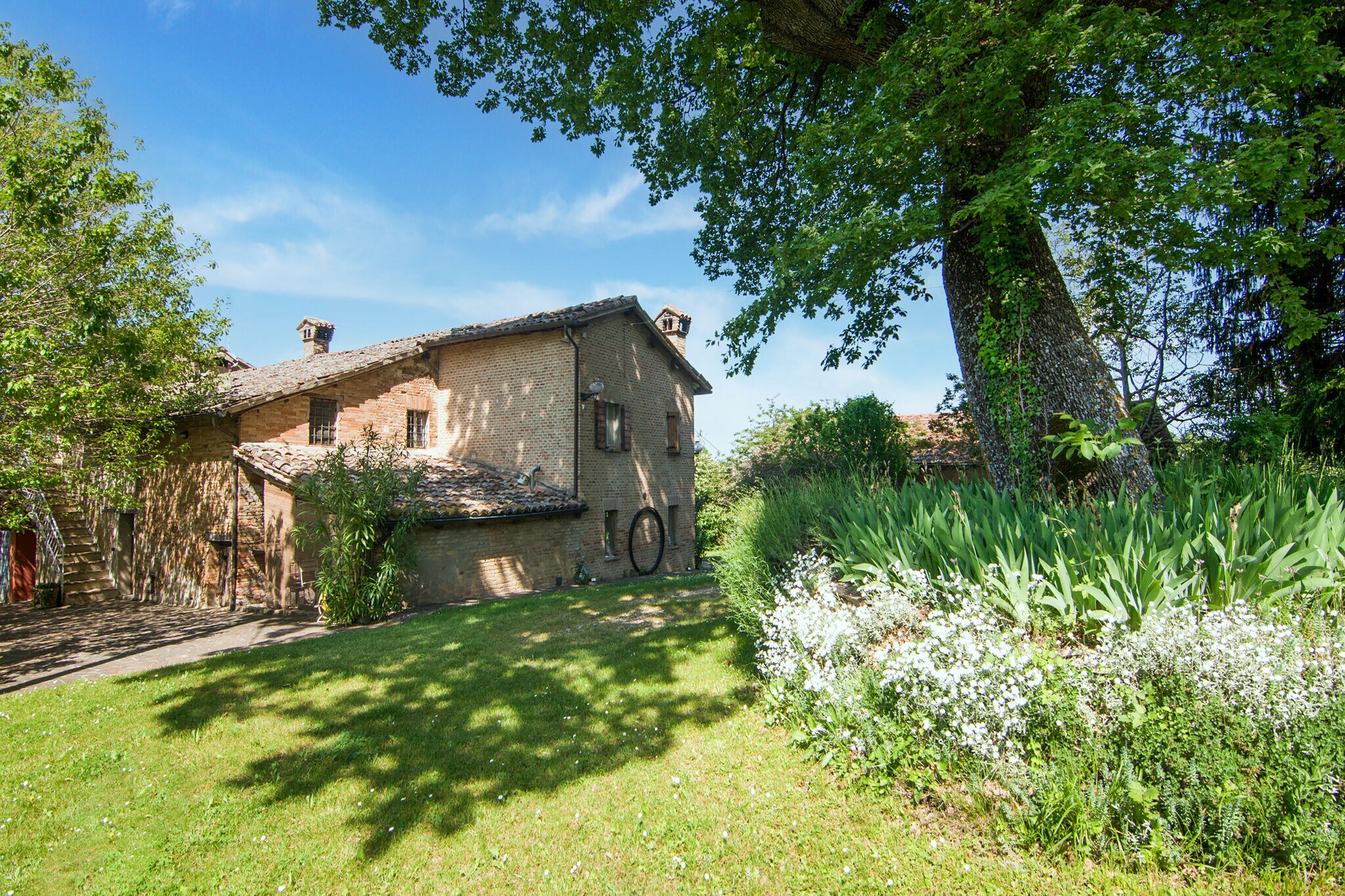 Leuk vakantiehuis bij Urbino met terras