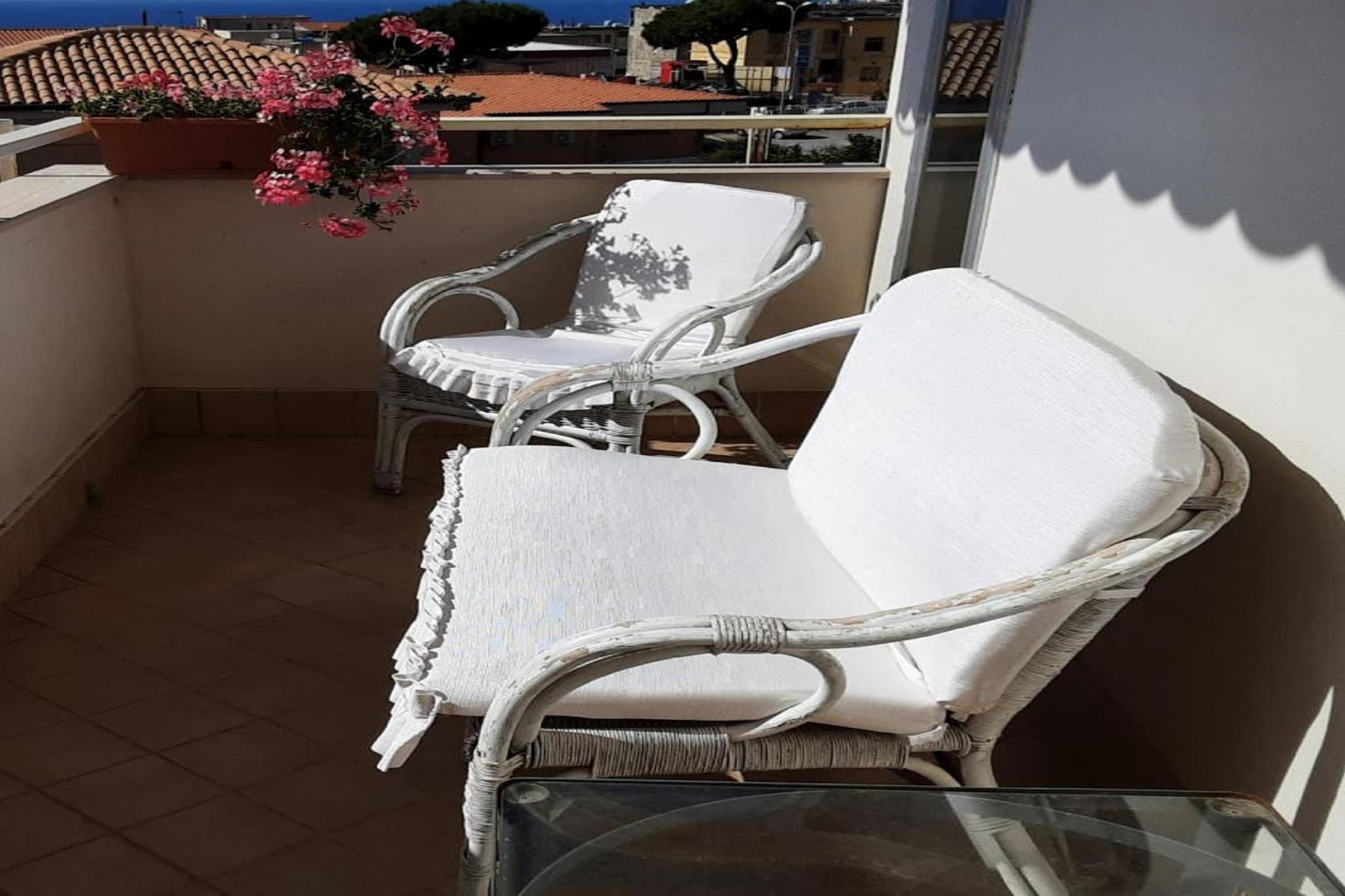 Ground floor: (Living room(TV, dining table), Kitchen(cooker, oven, dishwasher, fridge-freezer), bedroom(double bed), bedroom(double sofa bed), bathroom(shower, washbasin, toilet, bidet), bathroom(bath tub, washbasin, toilet, bidet))\n\ndecorative fireplace, wireless music system, balcony, garden, parking lot(public)