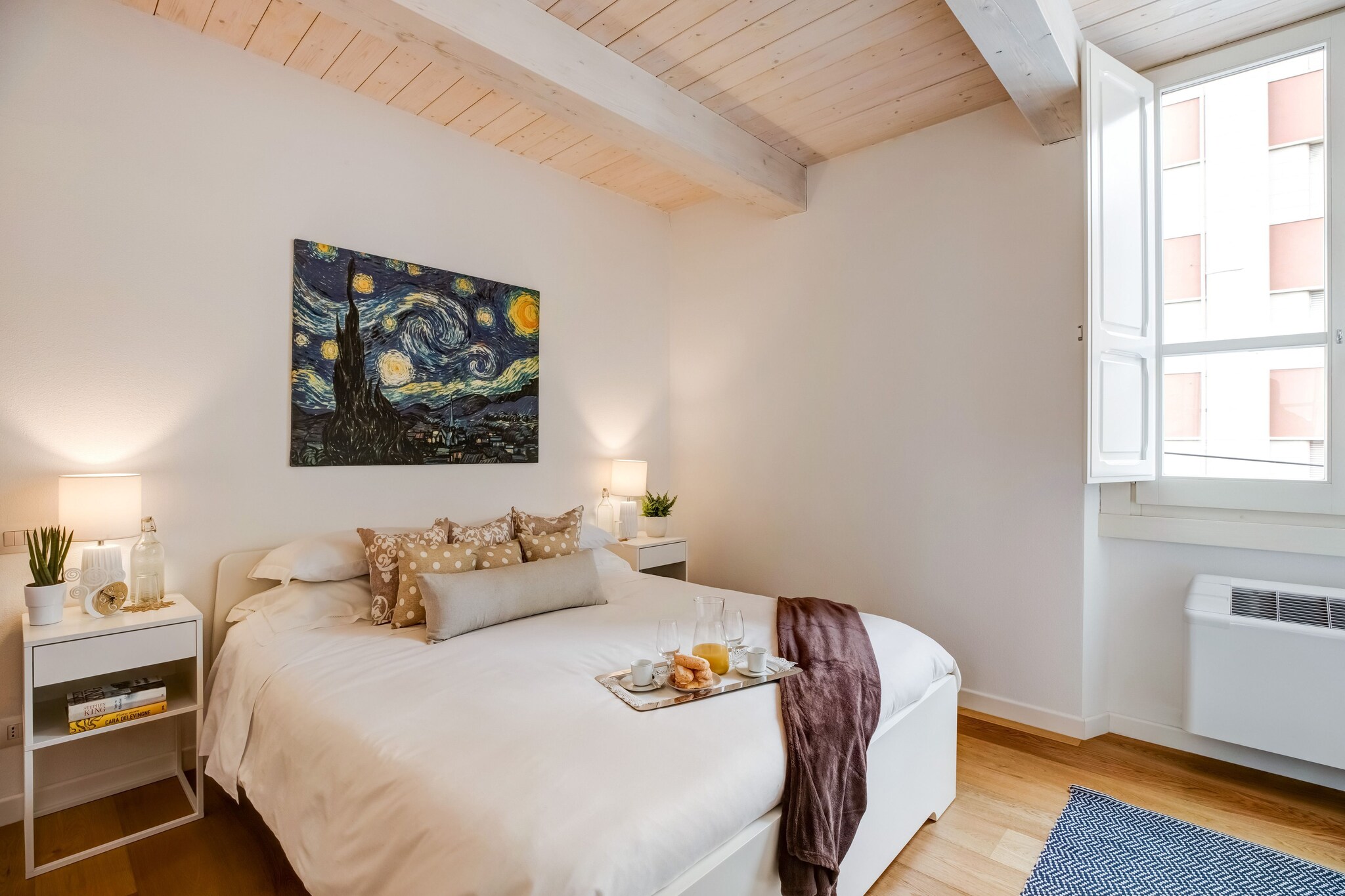 On the 1st floor: (open kitchen(hob(induction), electric kettle, toaster, hood, coffee machine, espresso machine, oven, microwave, dishwasher, fridge-freezer, air conditioning, Juicer, Blender, Hand blender), Living/diningroom(double sofa bed(140 x 200 cm), TV, dining table, air conditioning), bedroom(double bed(160 x 200 cm), tumble dryer, air conditioning), bathroom(shower, washbasin, bidet, washing machine), air conditioning)\n\nparasol, high chair, iron, hairdryer, party games, crib(free)