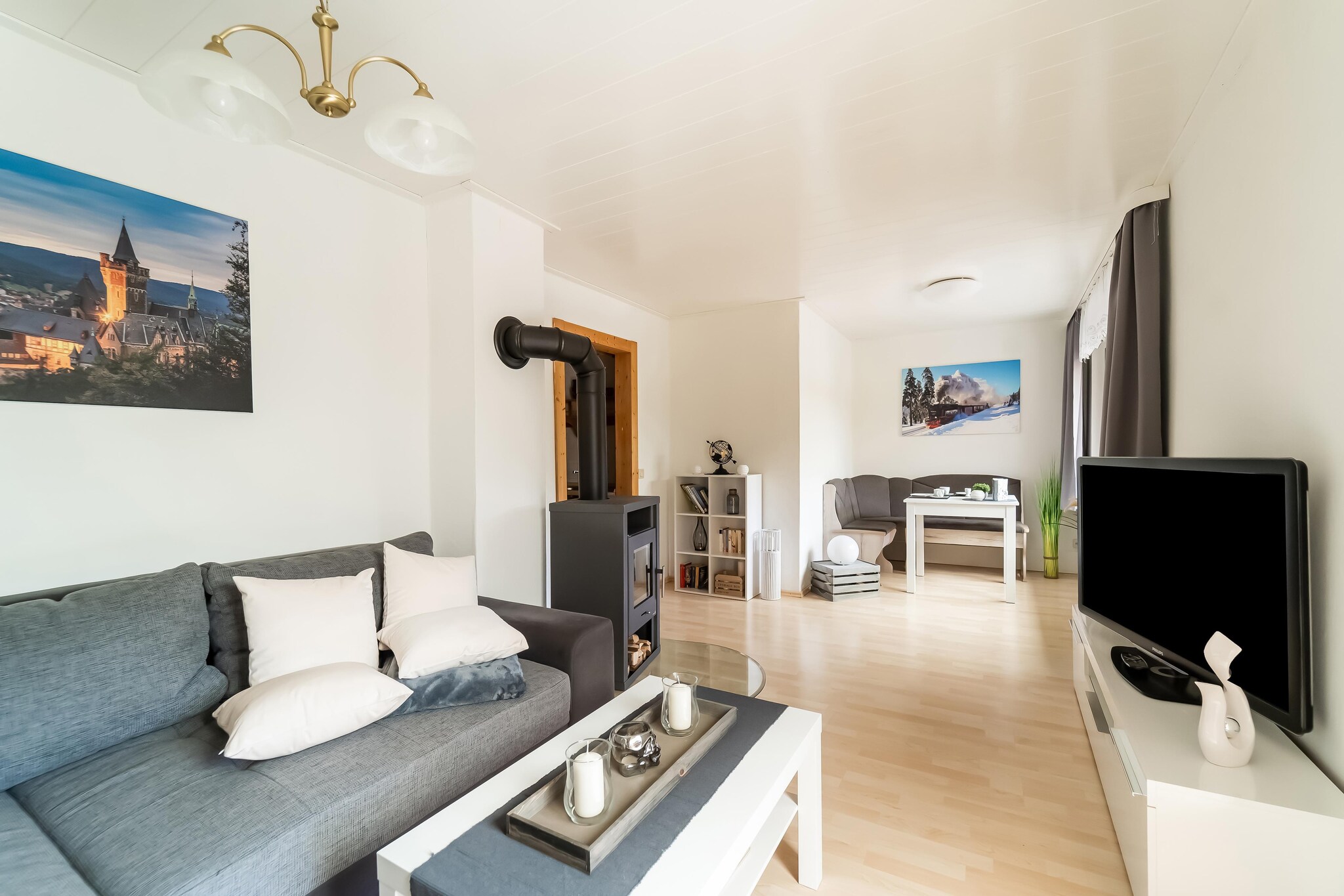 Ground floor: (Entrance(acces via outside stairway), hall, Kitchen(toaster, cooker(4 ring stoves, ceramic), coffee machine, oven, microwave, dishwasher, fridge-freezer), Living/diningroom(TV(flatscreen, satellite), fireplace, seating area), bedroom(double bed), bathroom(shower, washbasin, toilet), conservatory)\n\nstove, washing machine, heating(central, oil), terrace(roofed), garden(partially fenced), garden furniture, BBQ(charcoal), party games