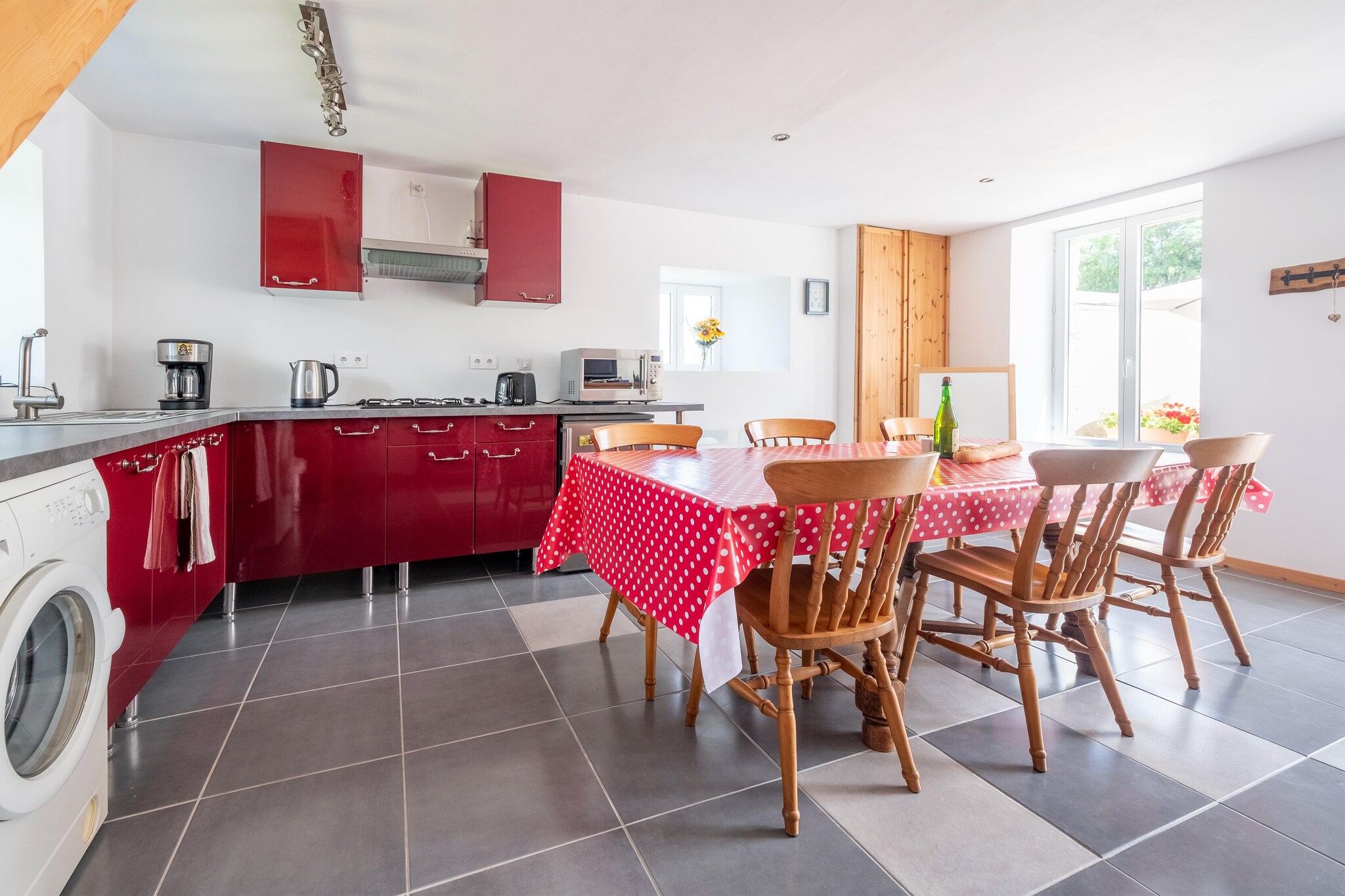 Set in the heart of Normandy, this modern and cozy holiday home is part of a beautifully restored 18th-century farmhouse in Villiers-Fossard. Ideal for families or groups of up to 6 guests, it offers a relaxed and welcoming atmosphere with a terrace overlooking the countryside, perfect for morning coffee or evening chats.

Located at the end of a quiet country road, the home provides ample parking for cars, bikes, and motorbikes. Just 10 minutes from Saint-LÃ´ and 30 minutes from the D-Day beaches, itâ€™s a great base for exploring Normandyâ€™s rich history, golf courses, coastal beauty, and local gastronomy. The region boasts 38 golf courses, art galleries, museums, activity parks, and charming beaches.

Inside, guests will find a fully equipped kitchen, comfortable living spaces, and thoughtful amenities for a peaceful countryside retreat. Whether you're cycling through scenic lanes or visiting Mont Saint-Michel, this home offers a perfect blend of comfort, culture, and nature.