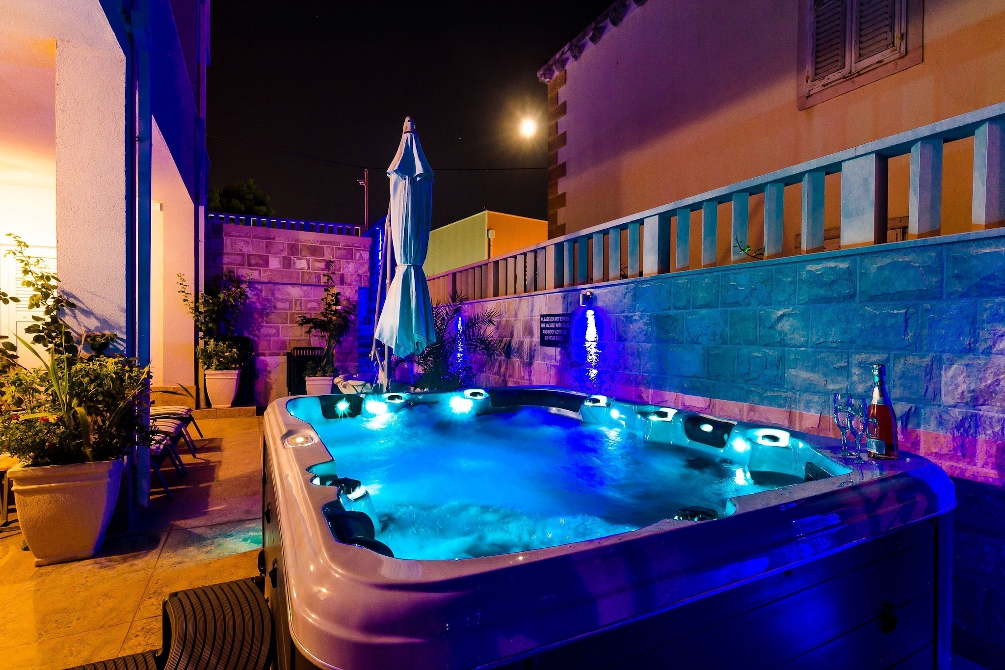 Apartments Aura - Comfort Studio Apartment 1 with shared swimming pool-Spa