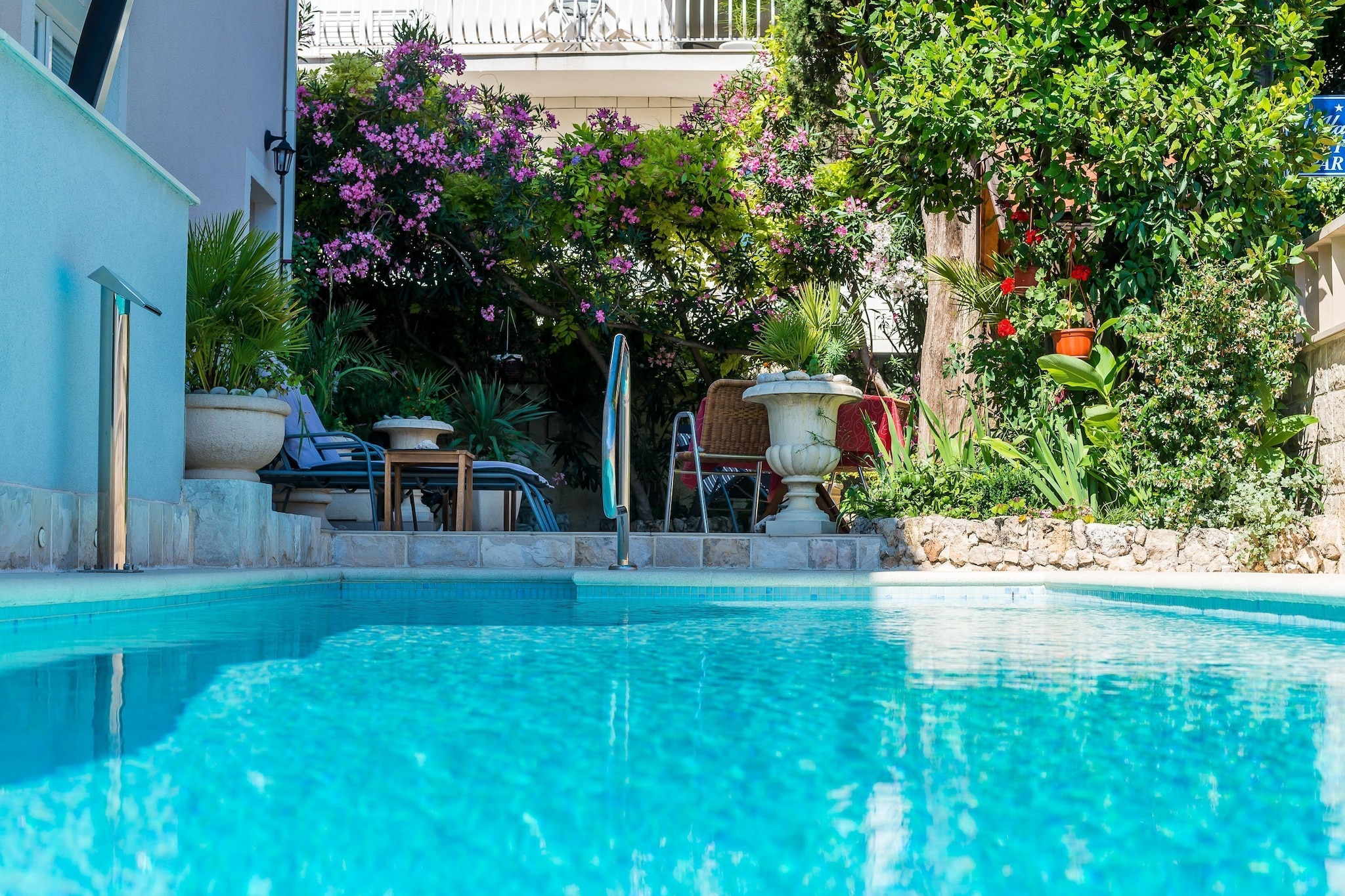 Apartments Aura - Comfort Studio Apartment 1 with shared swimming pool-Zwembad