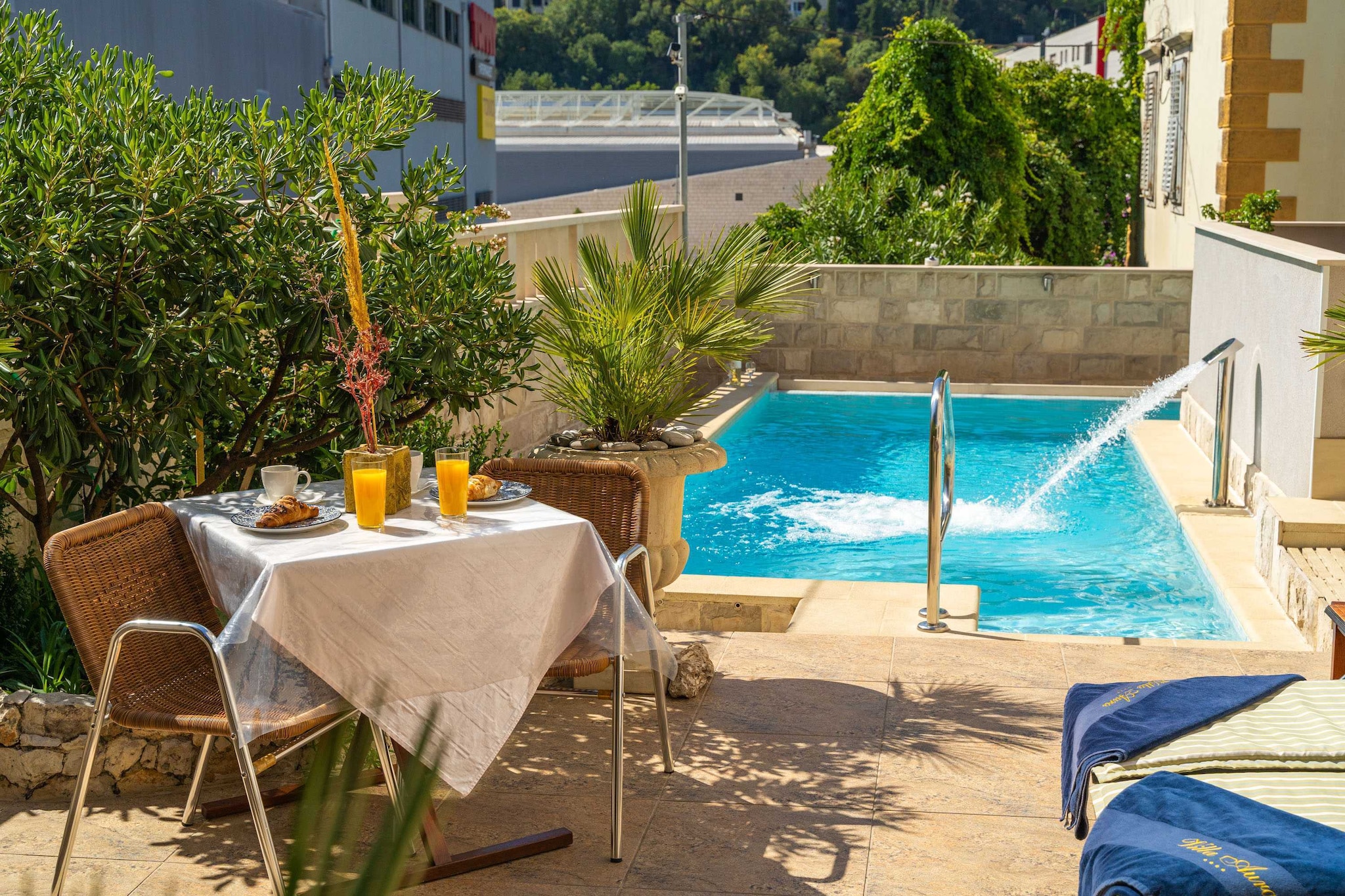 Apartments Aura - Comfort Studio Apartment 1 with shared swimming pool-Zwembad