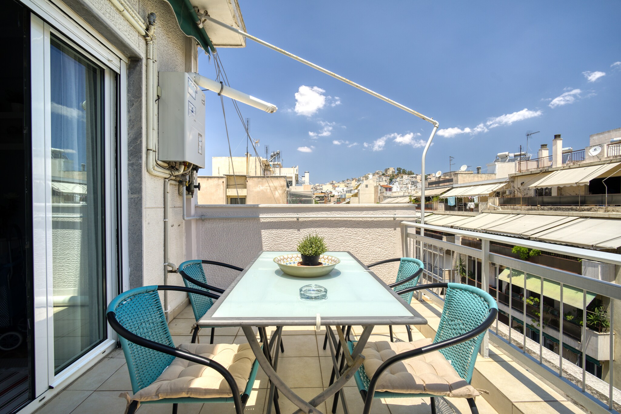Snug apartment in Αθήνα with veranda