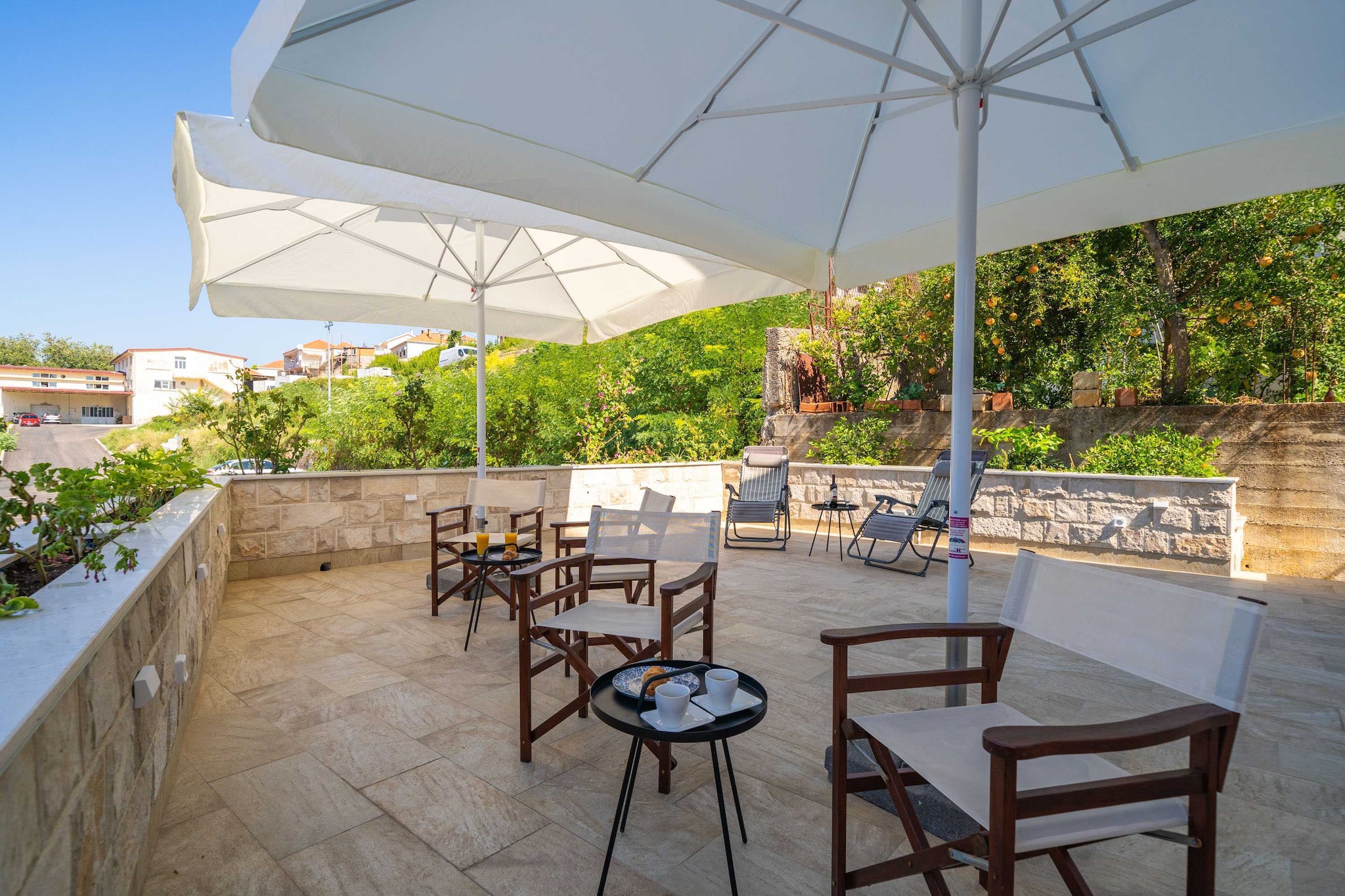 Apartments Villa Aura - Comfort Studio Apartment 8 with shared swimming pool-Terras