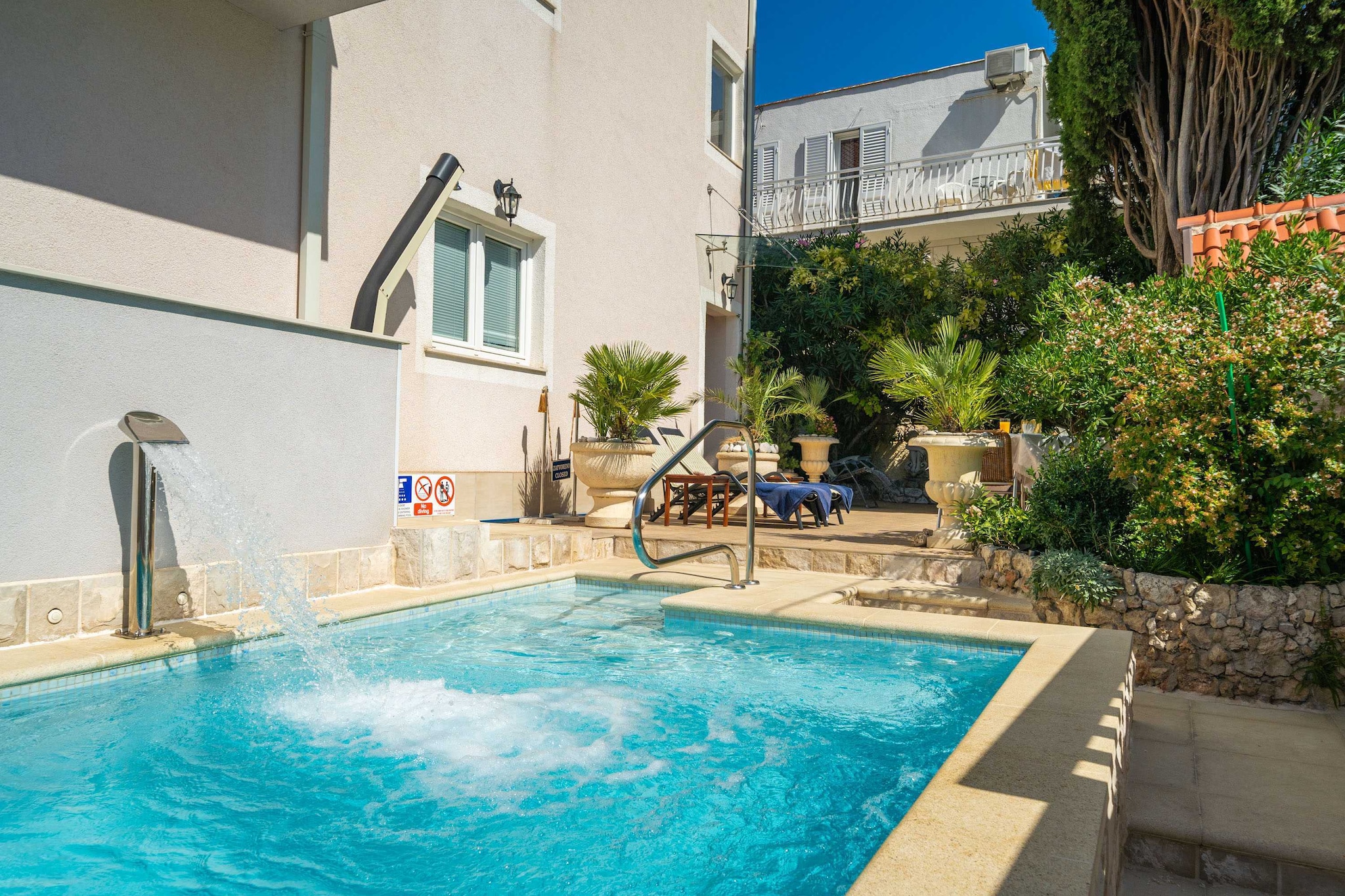 Apartments Aura - Comfort Studio Apartment 5 with shared swimming pool-Zwembad