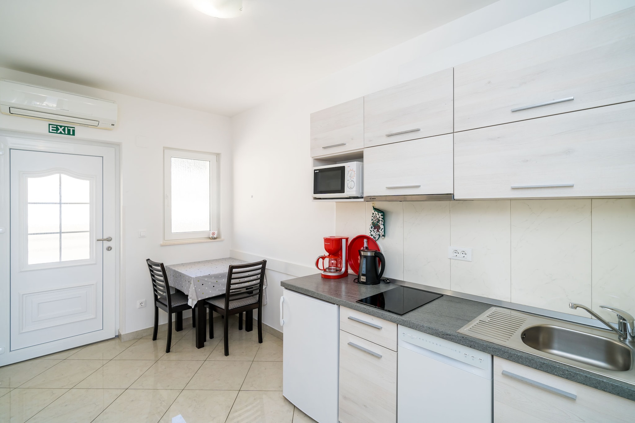 Villa Samba - Studio Apartment with Balcony and Sea View